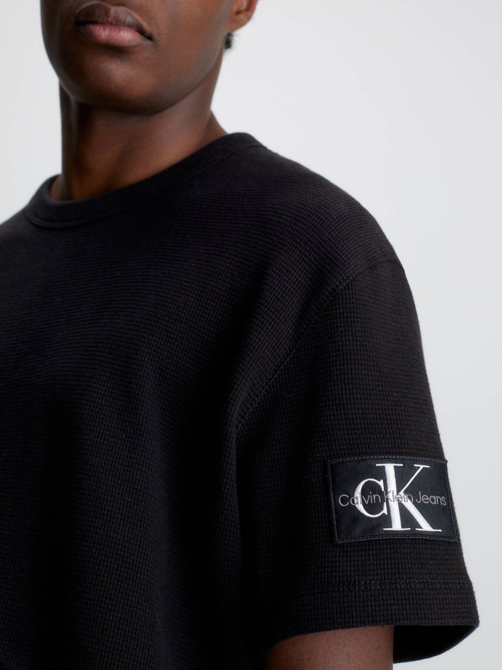 CALVIN KLEIN JEANS| Herren T-Shirt BADGE WAFFLE TEE Regular Fit