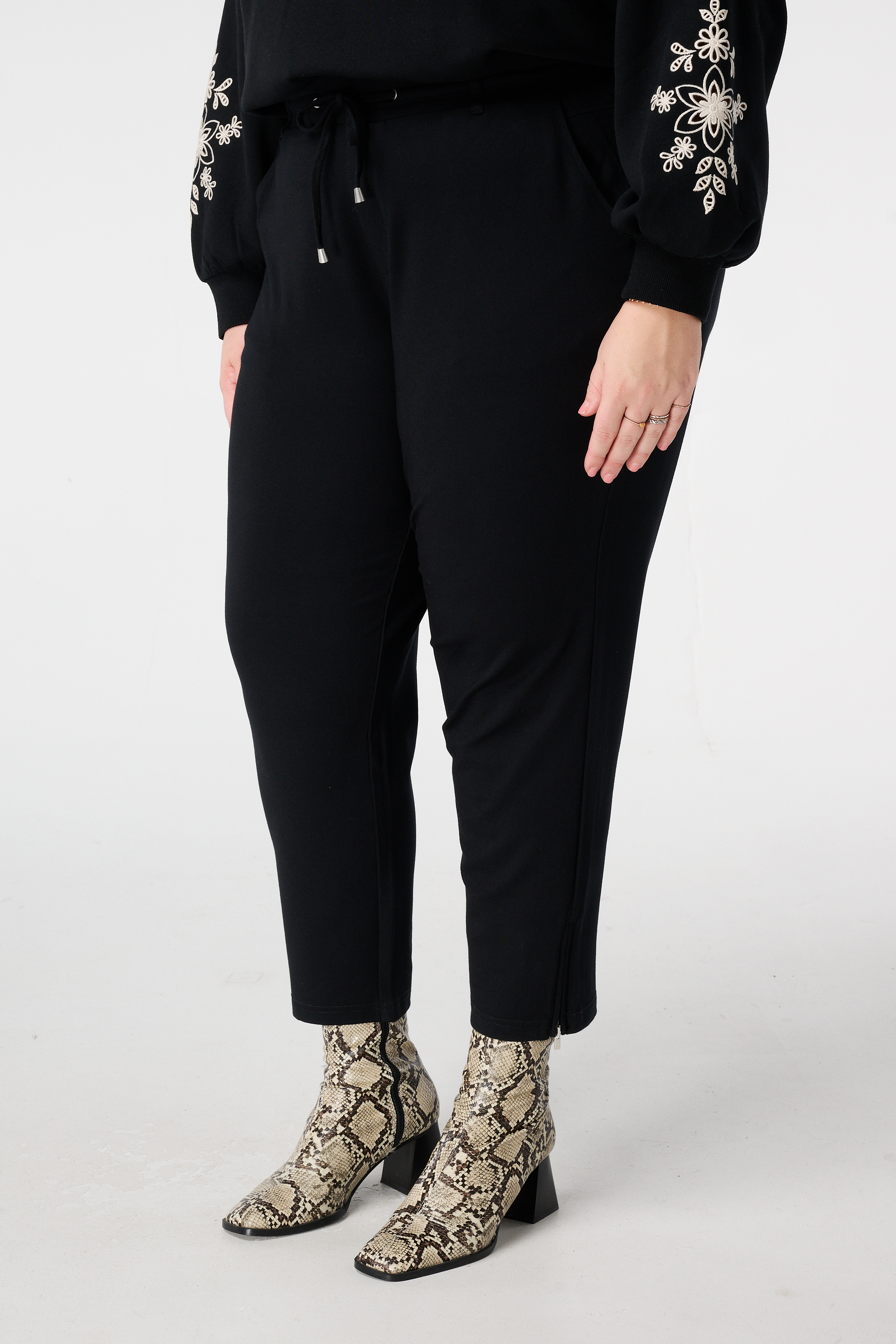 Broek met elastische tailleband Zwart
