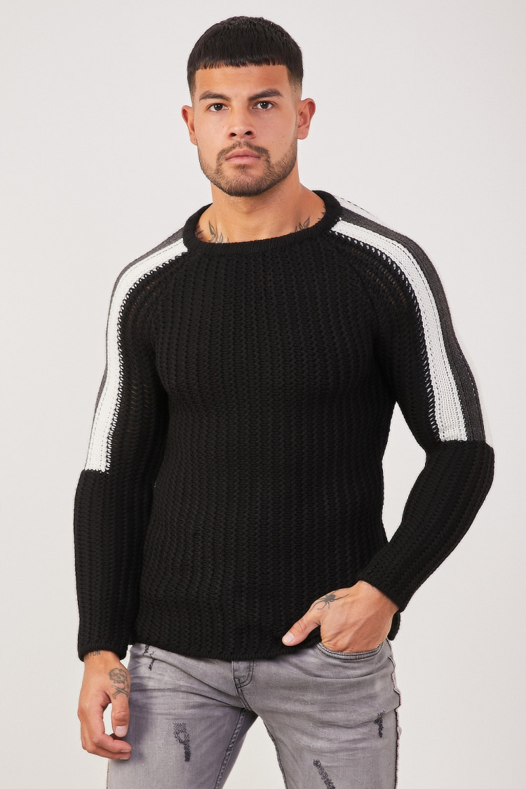 Pull en maille noir épaules blanches