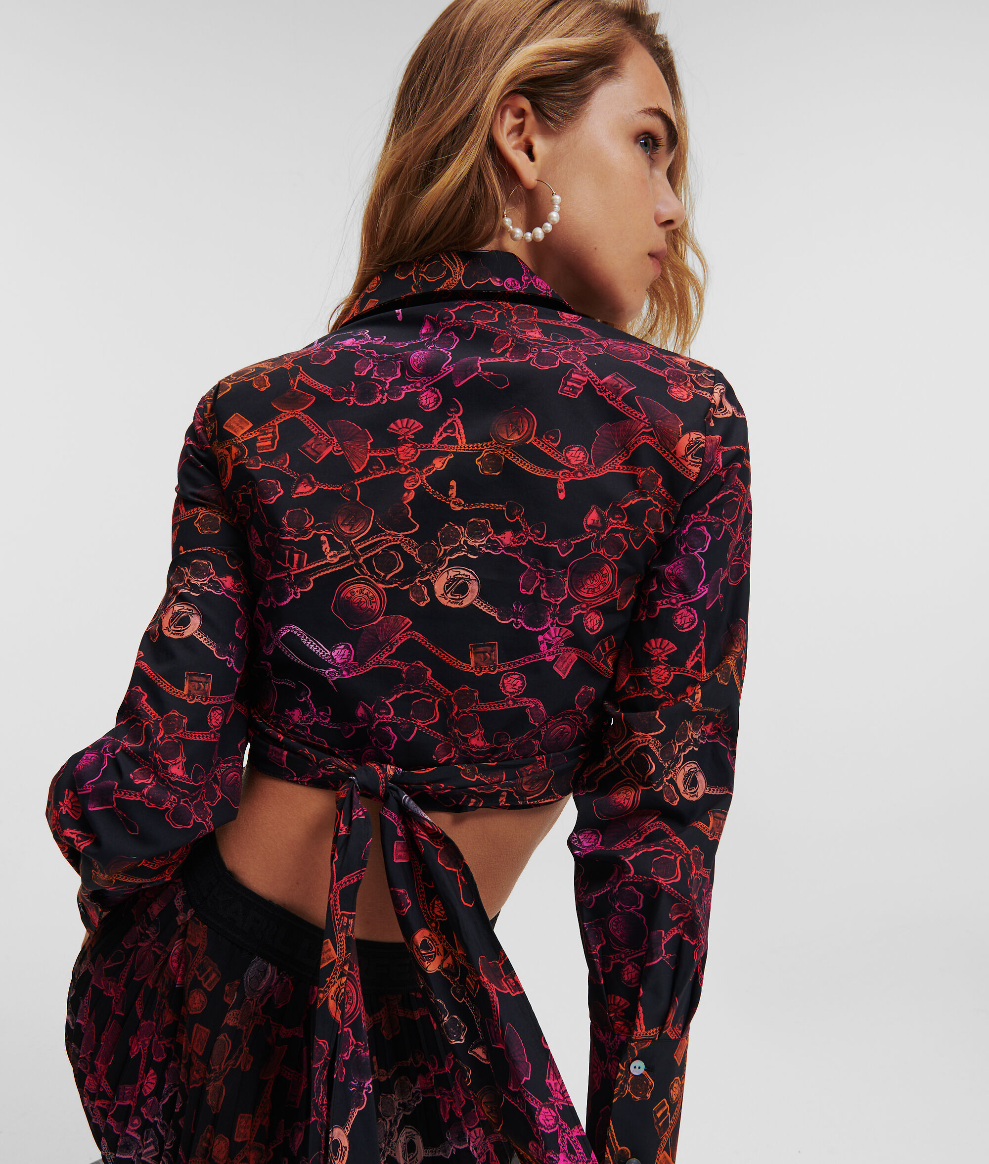 CHEMISE CROPPED À MOTIF CHAÎNE