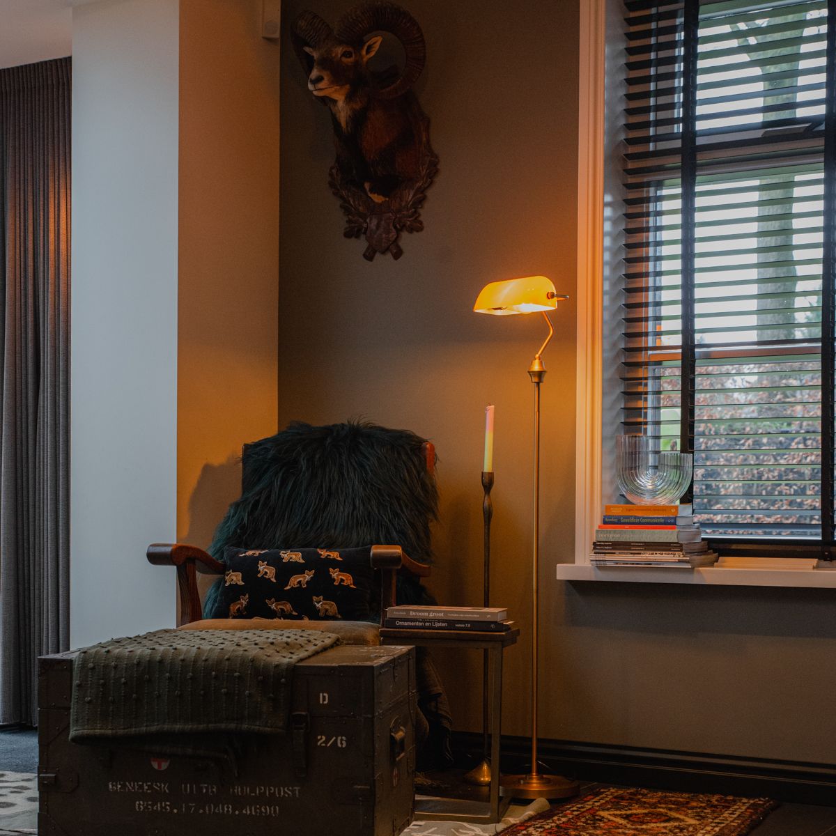 Klassieke notaris vloerlamp brons met geel glas - Banker