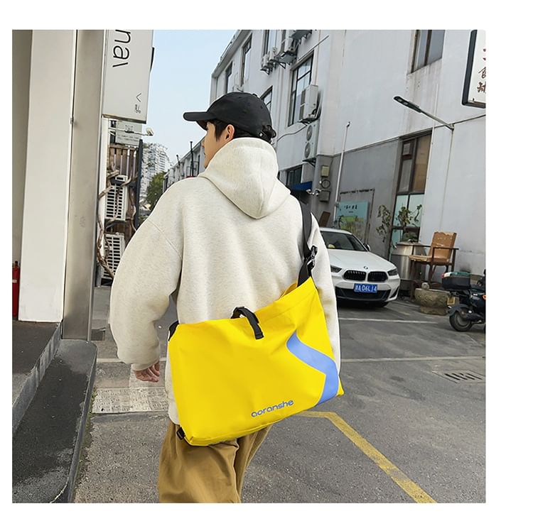 HOVERUP - Nylon Messenger Bag met Letters