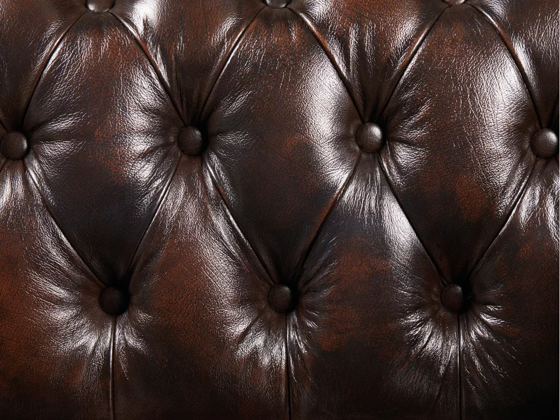 Canapé chesterfield 3 places BRENTON 100% cuir de buffle - Marron reflets châtains