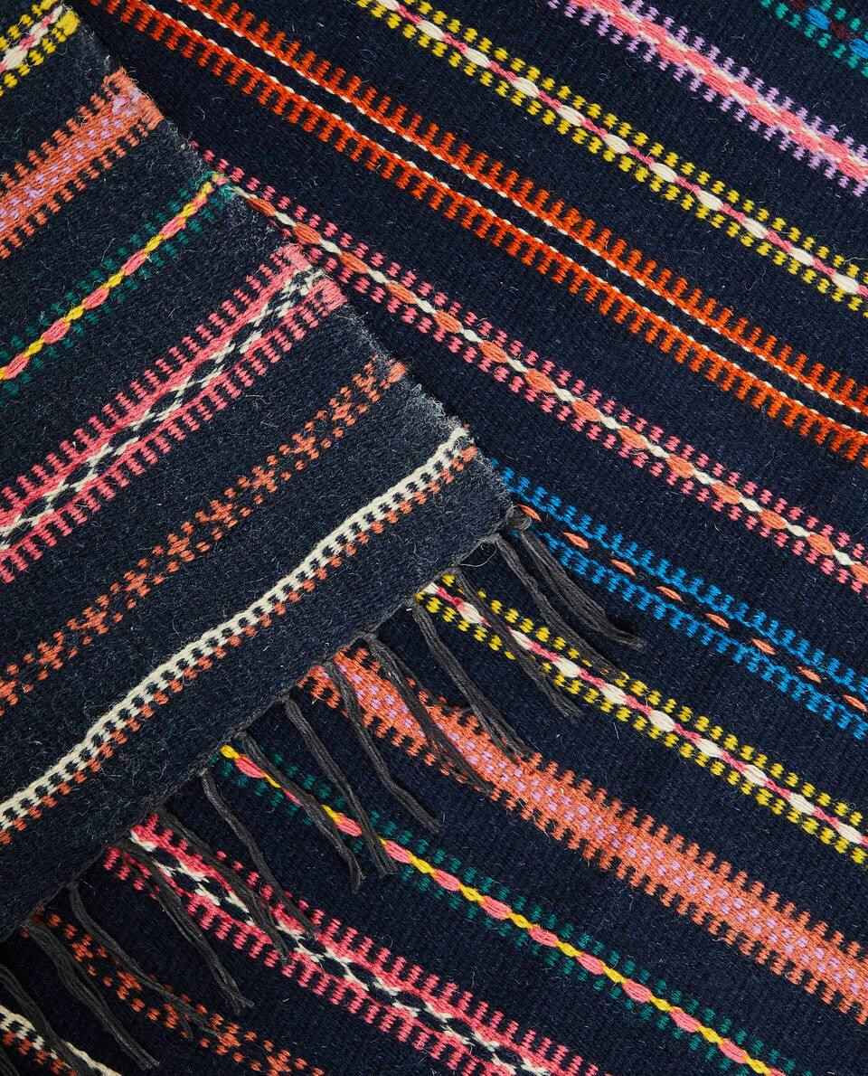 TAPETE DE LÃ COM LISTRAS MULTICOLORIDAS