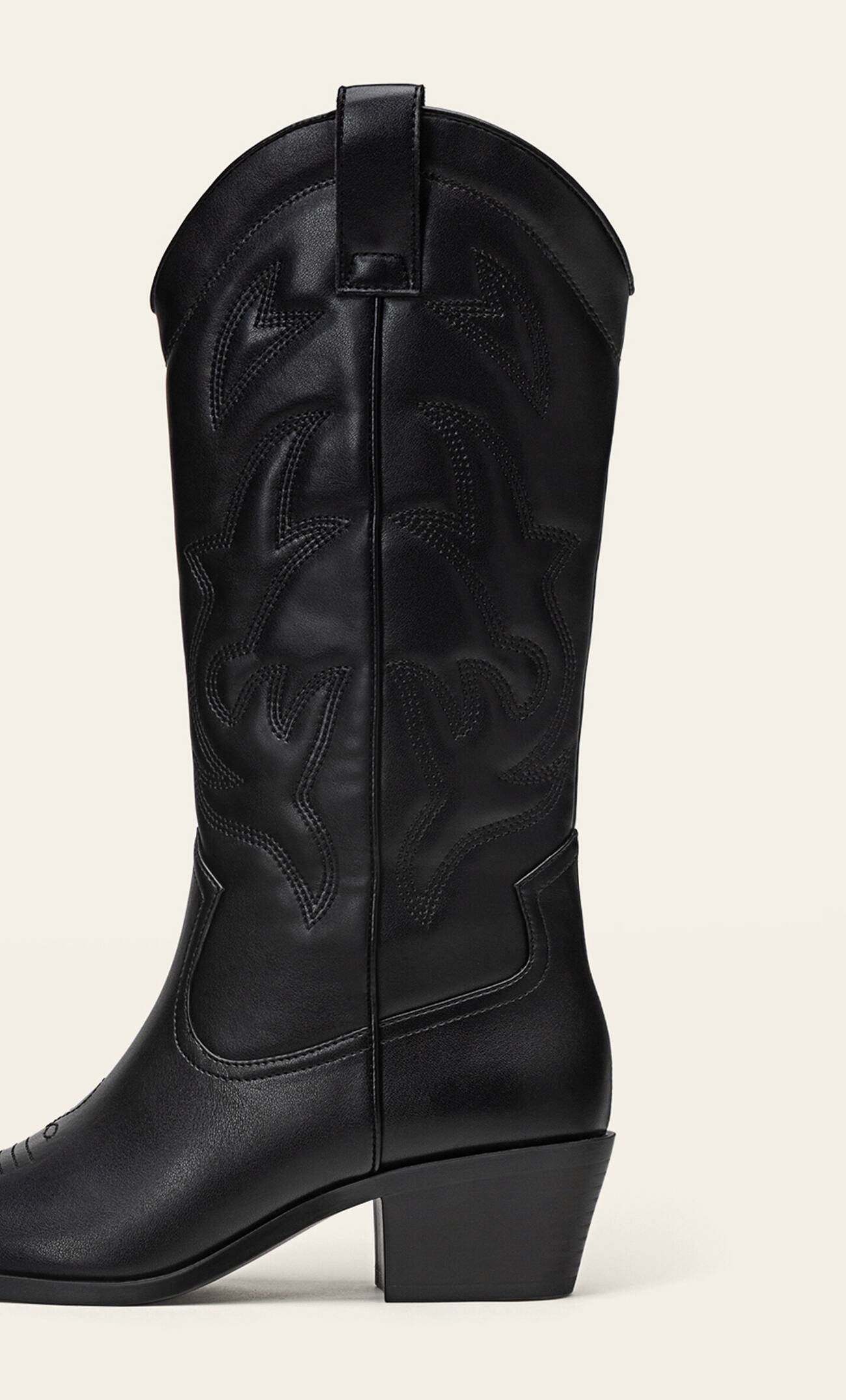 Botas de cowboy com salto alto