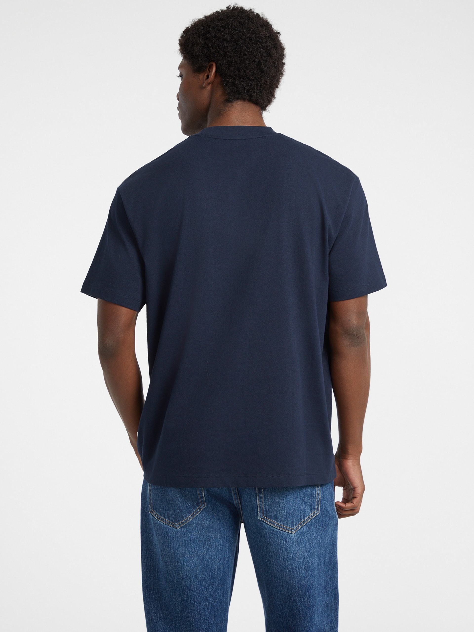Camiseta com logo grande