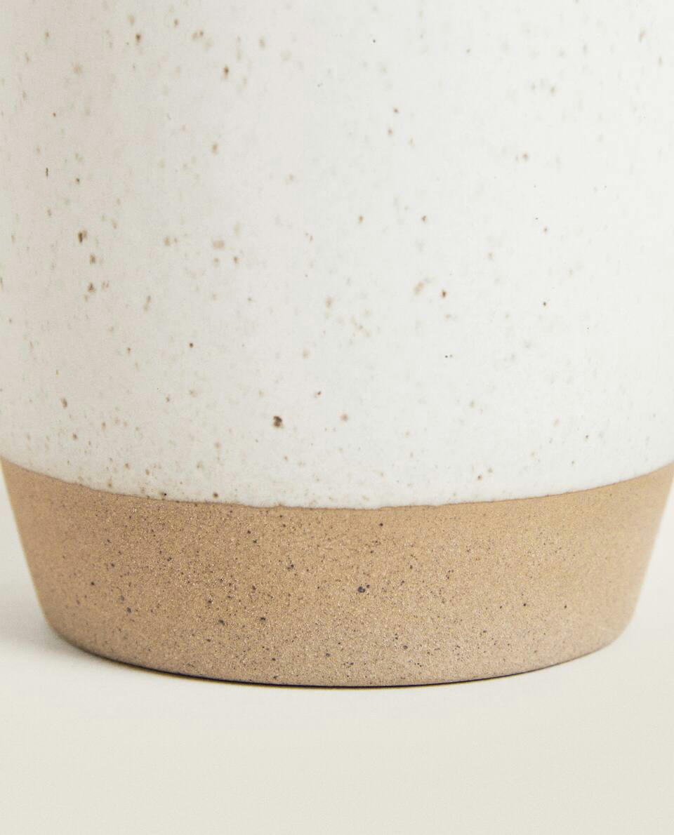 VASO COM DESENHO EM RELEVO
