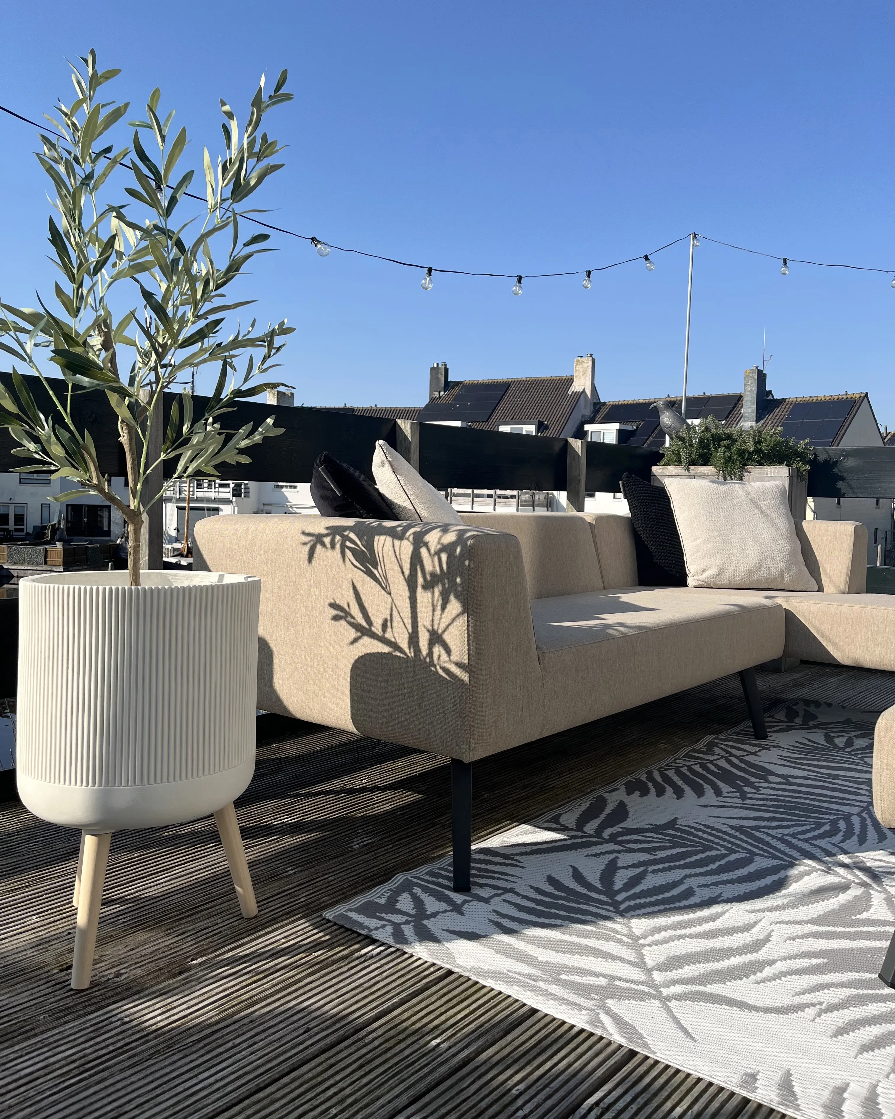 Verhoogde bloempot MACLURA 35 cm Lichtbeige