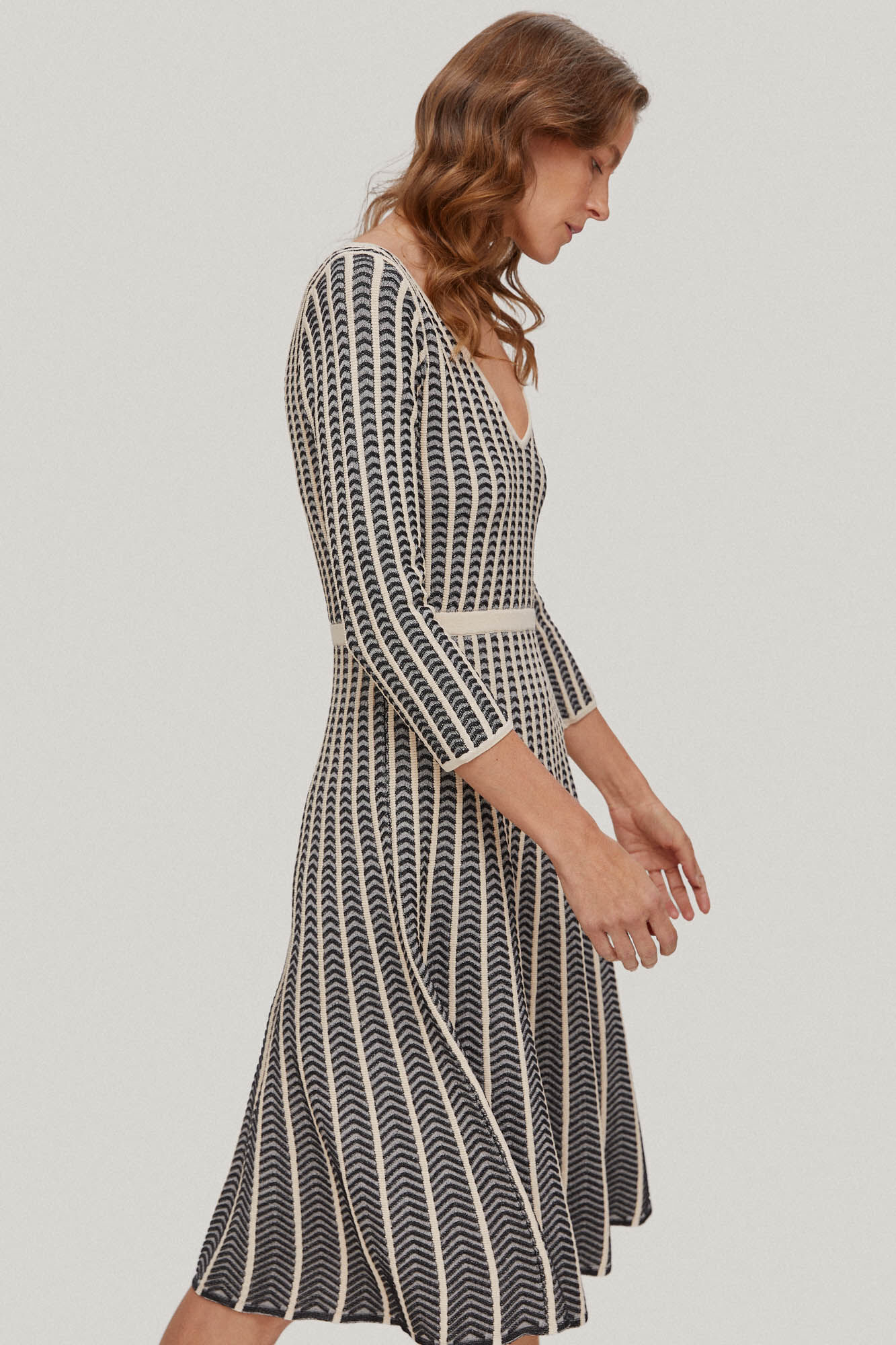 Vestido midi bicolor em ziguezague - Bege