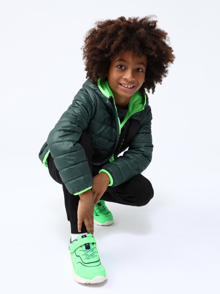 Jaqueta esportiva leve com capuz - Verde