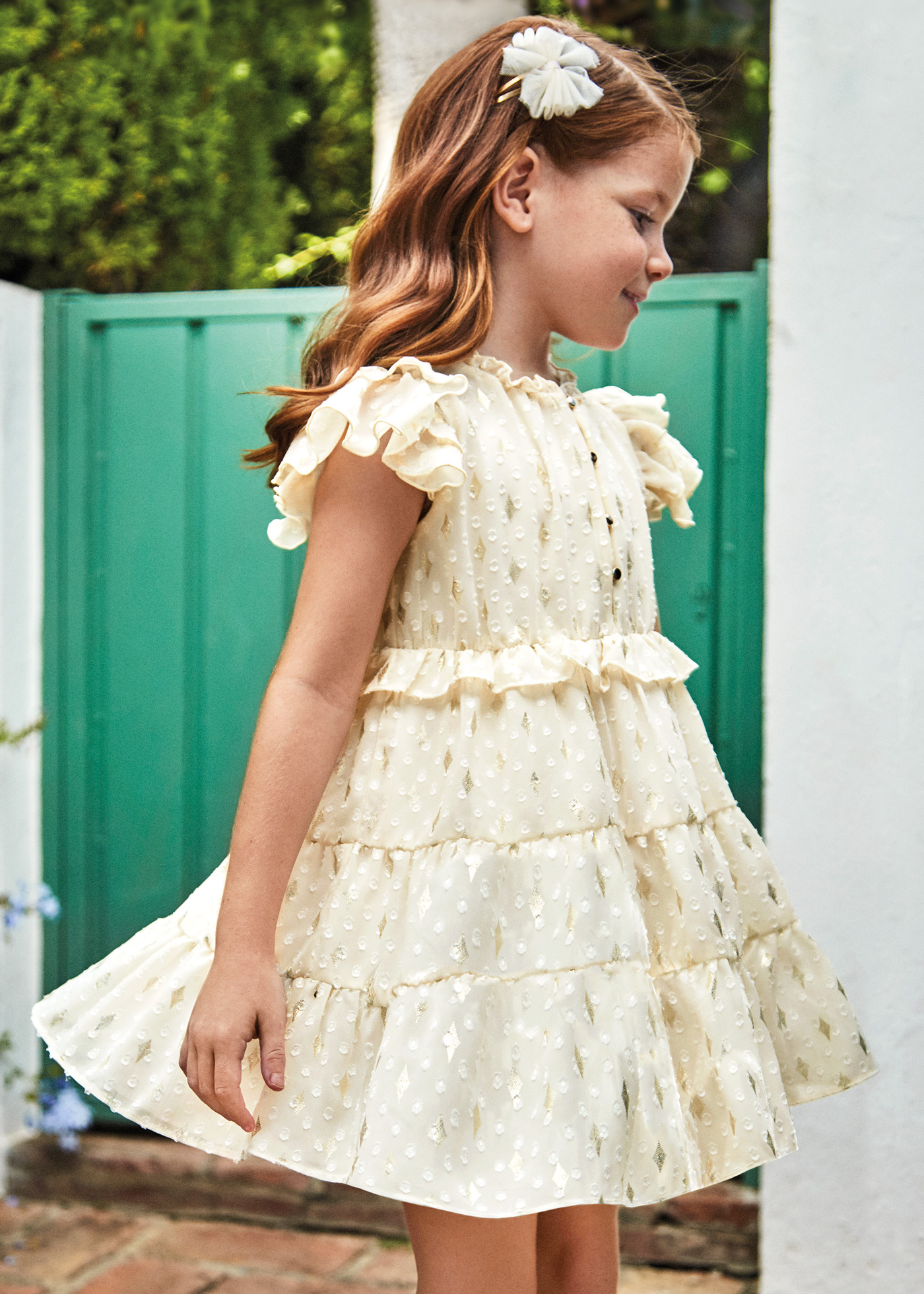 Vestido crepe plumetti com babados para meninas