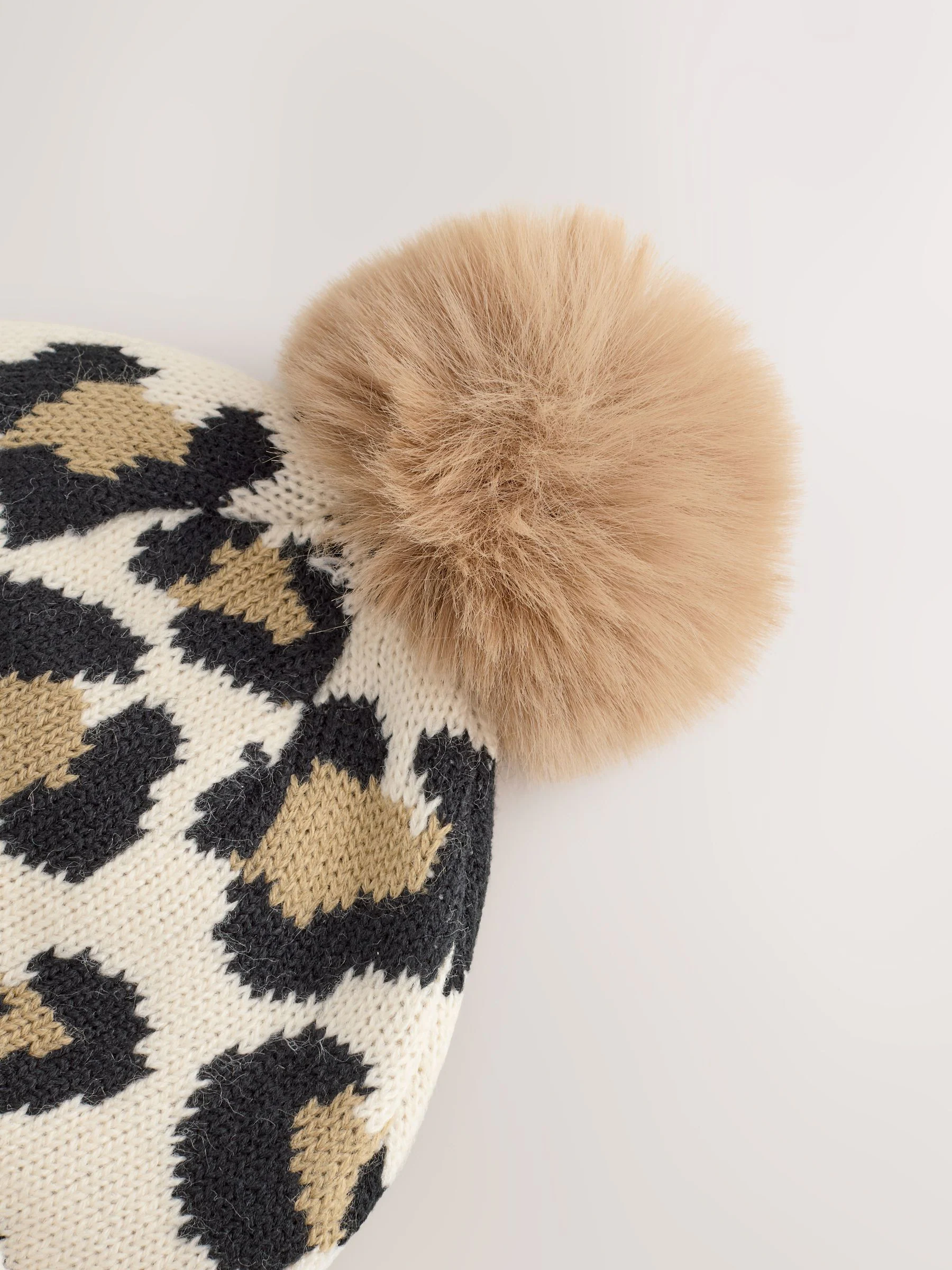 Animal - Gebreide babymuts met print en pompon (0mnd -2jr)