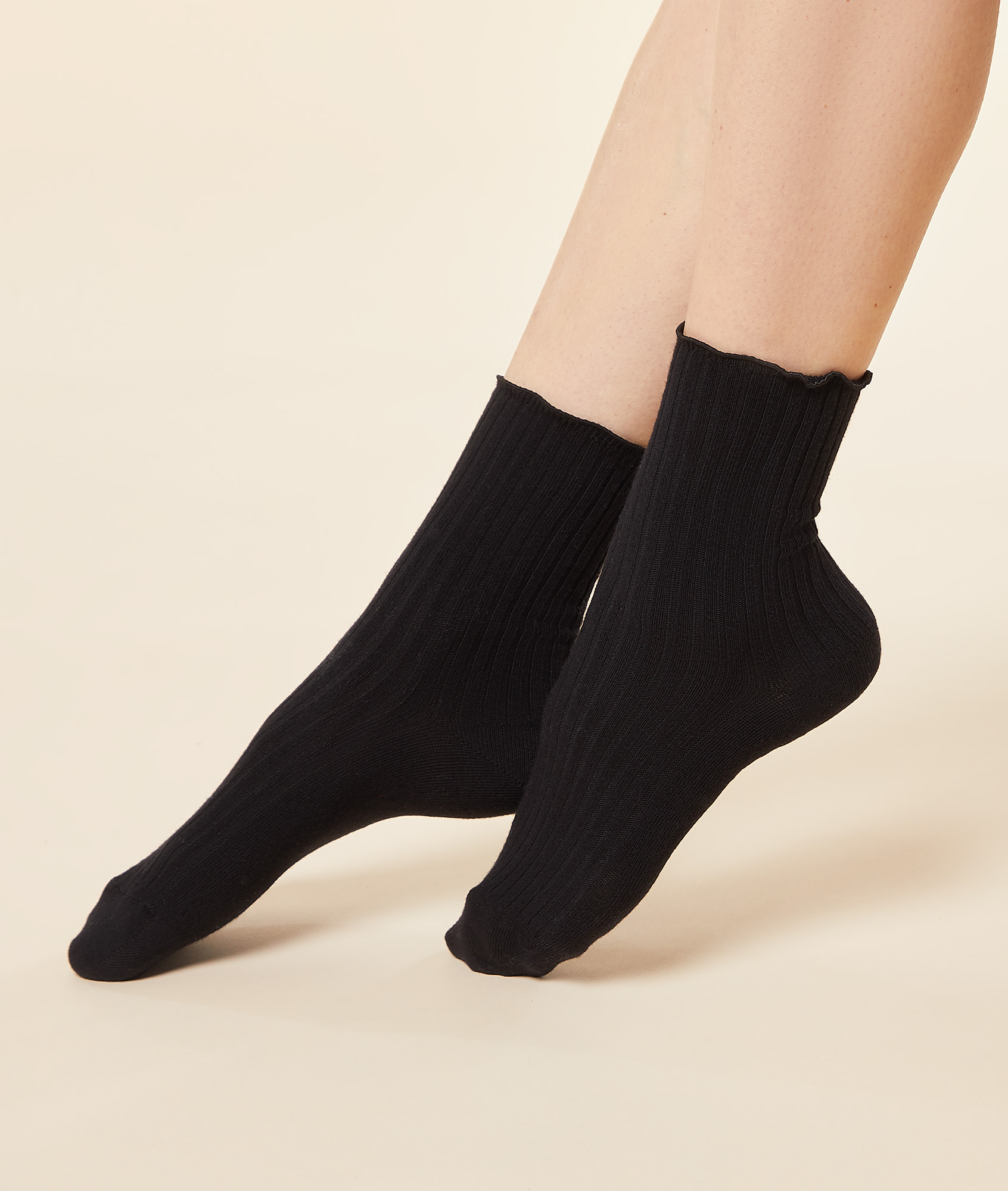 Chaussettes mode unies à volants