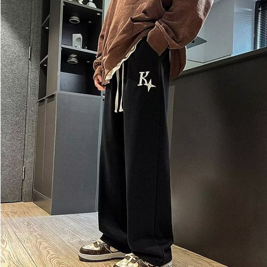 Cowpow - Losse joggingbroek met trekkoordtaille en geborduurde letters