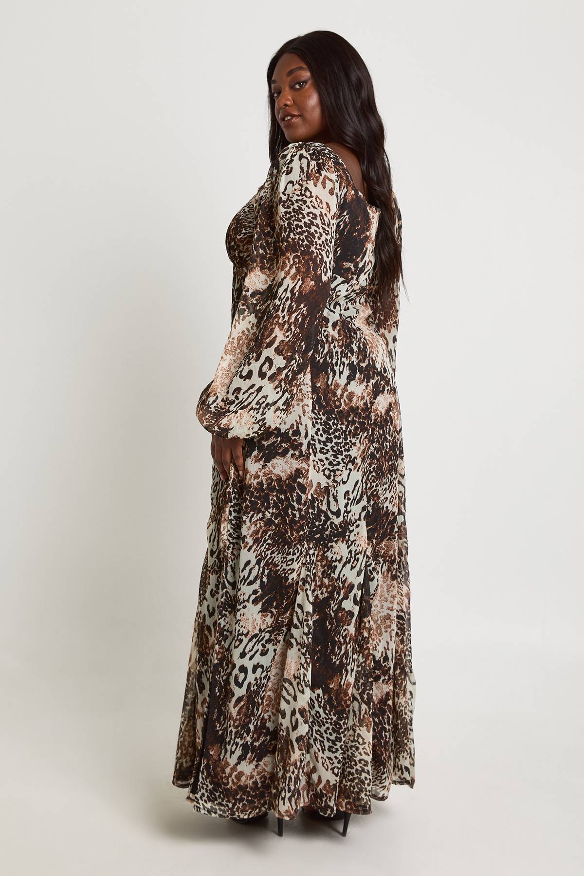 boohoo Robe Maxi Grande Taille En Mousseline Froissée À Imprimé Animalier Mixte Style Laitière