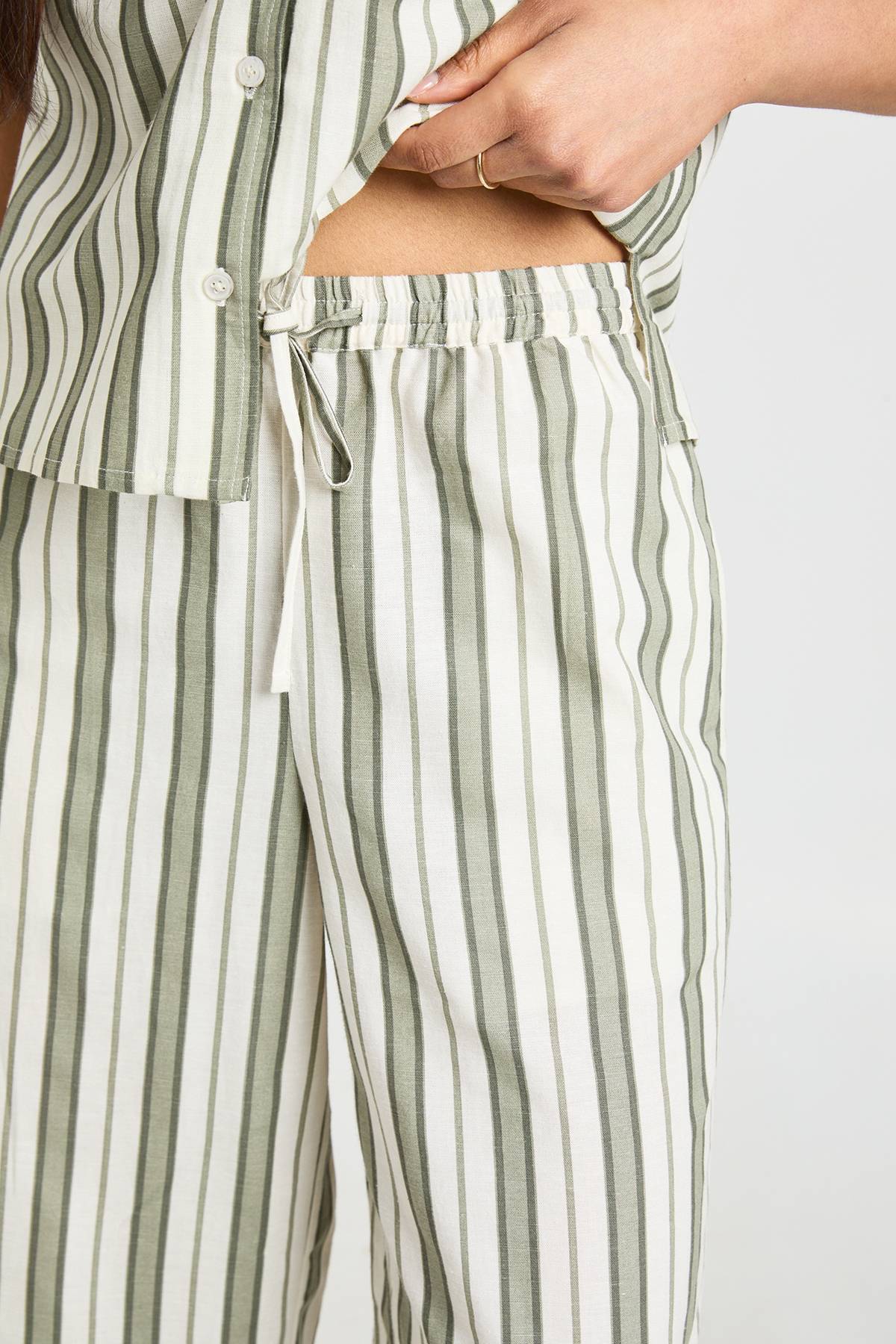 boohoo Pantalon Large À Rayures En Lin Premium Pour Grandes Tailles