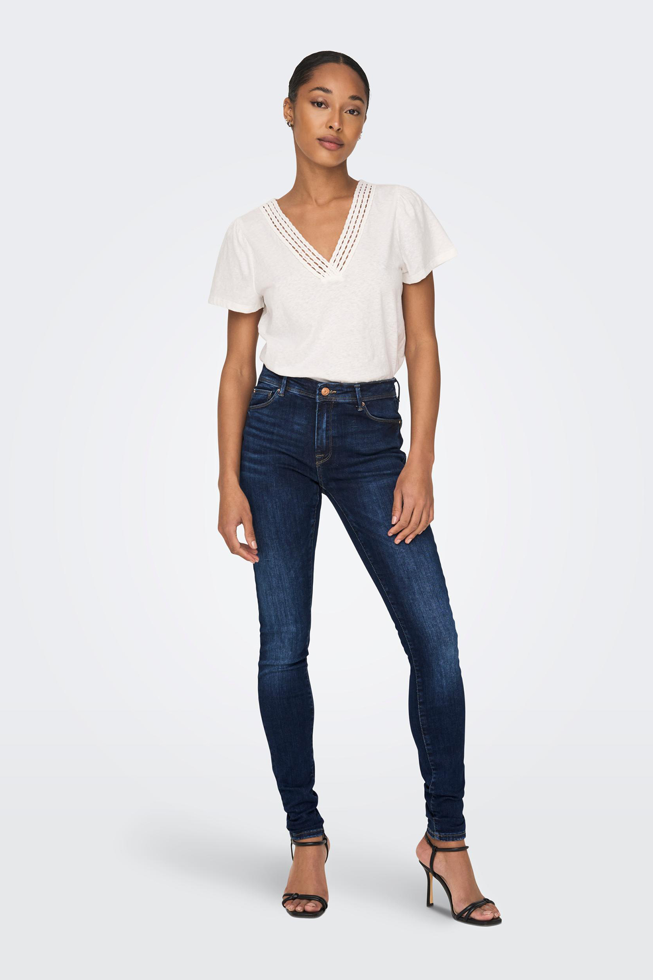 Calça jeans skinny e cintura alta