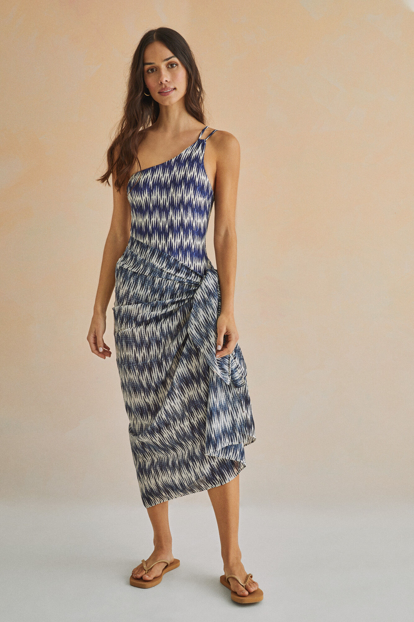 Maiô assimétrico com estampa ikat - estampa