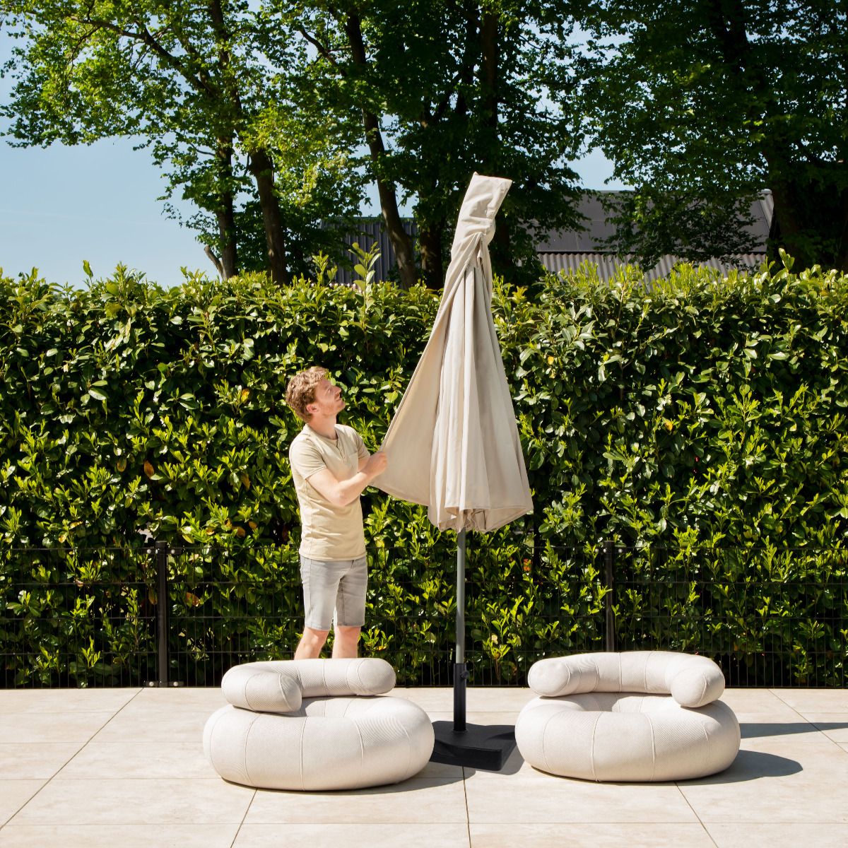 VONROC Premium Recanati Ø300 cm parasol met voet - Beige