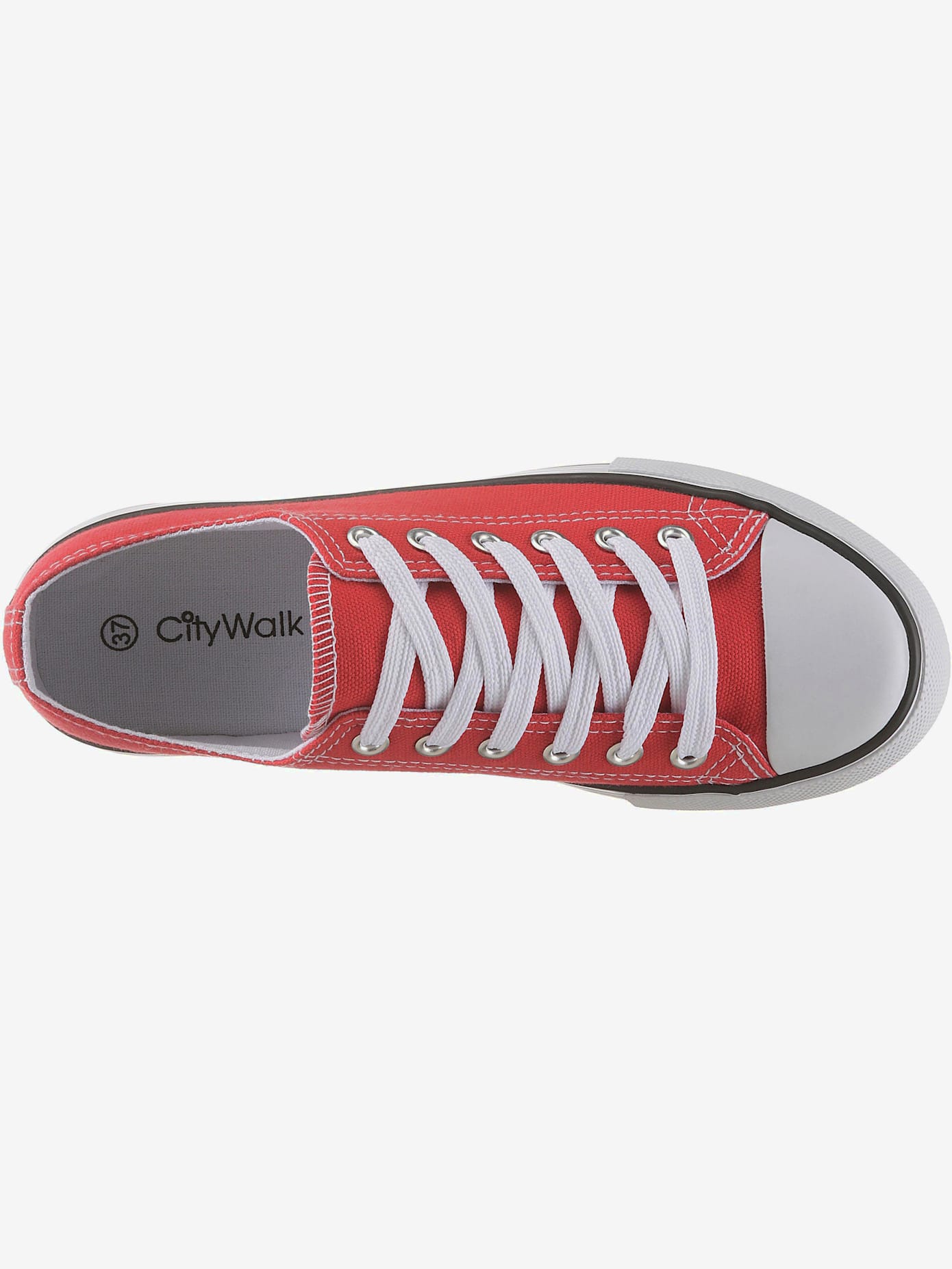 Baskets sneakers basiques parfaites avec un jean