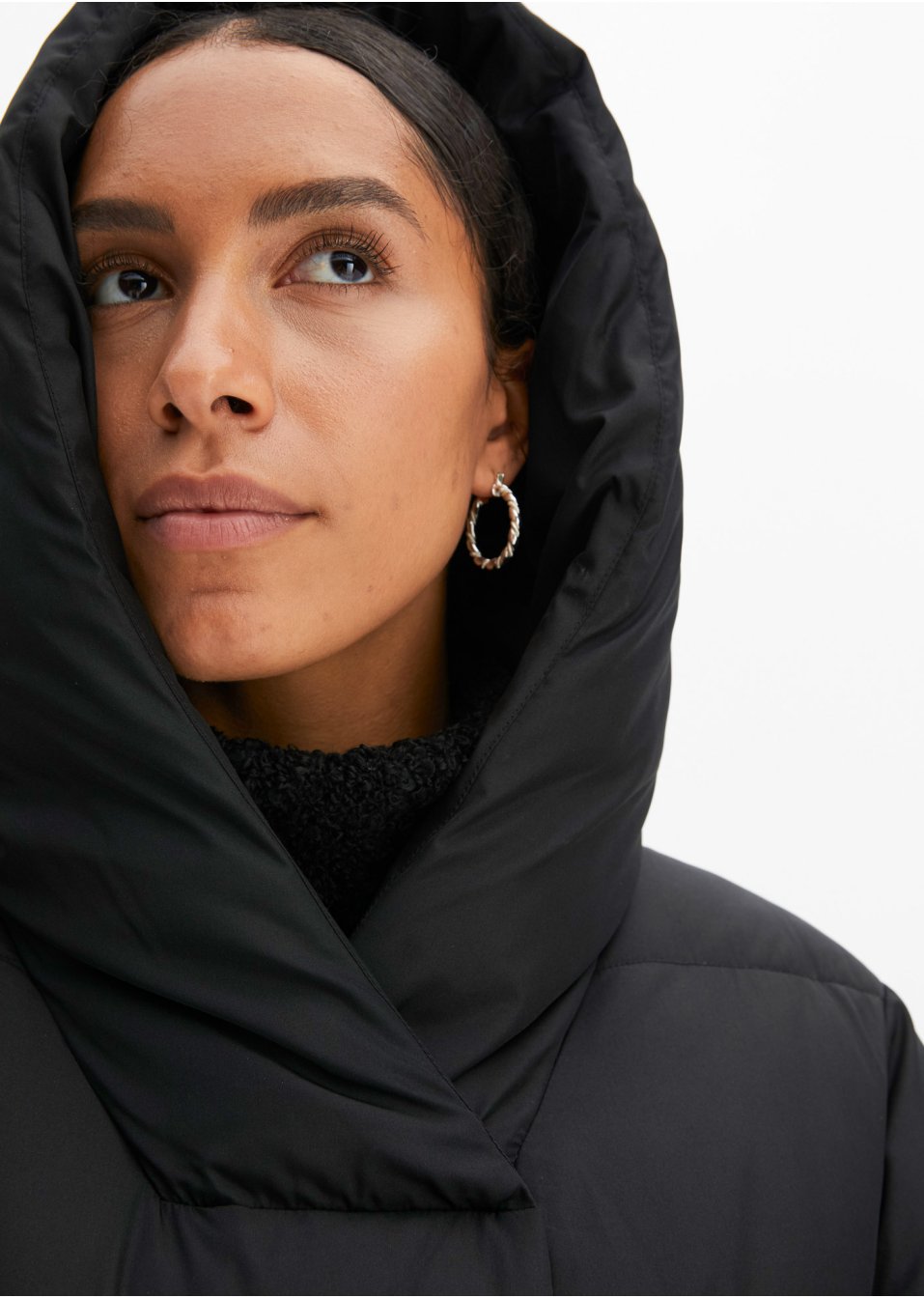 Manteau oversize matelassé avec capuche, en polyester recyclé