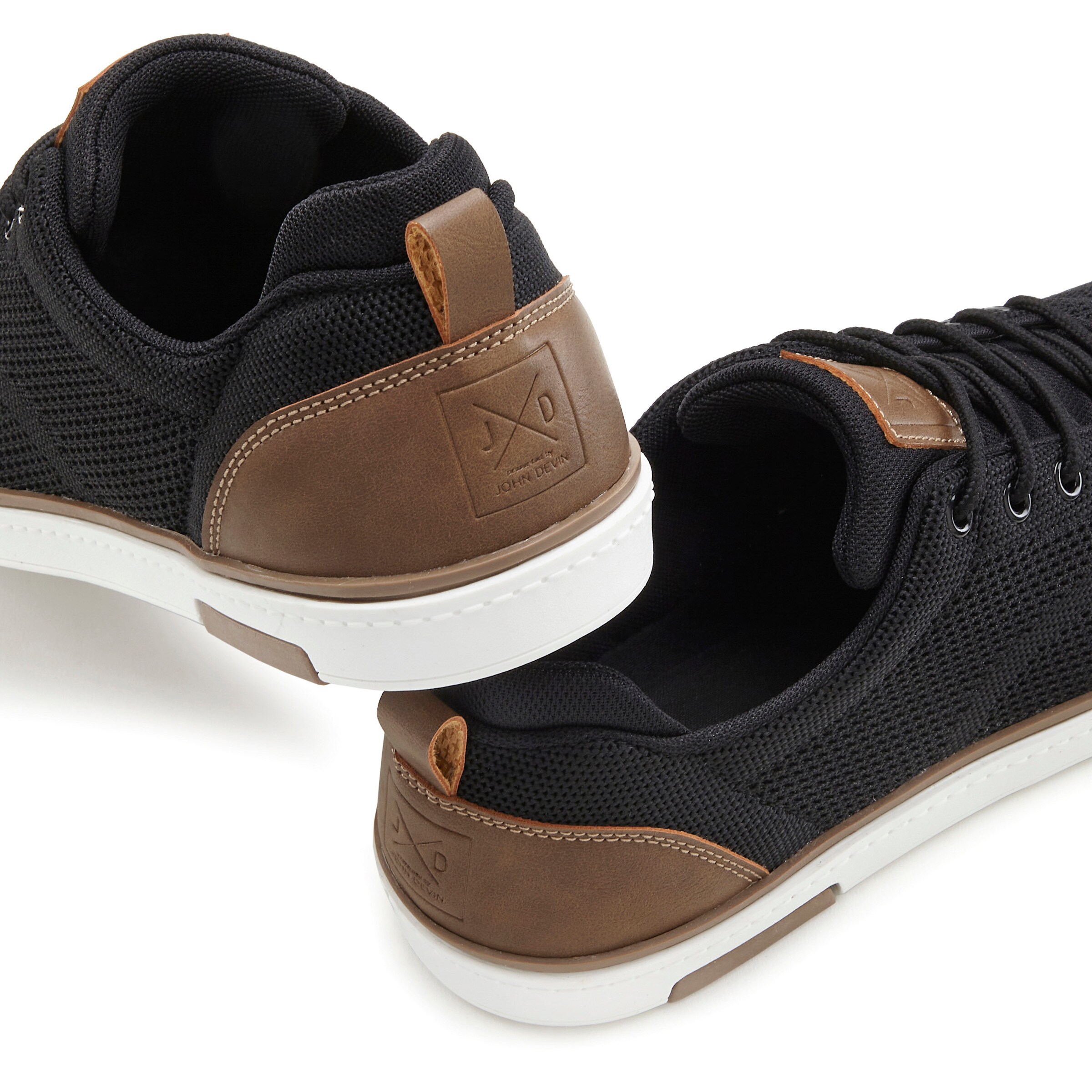 Sneaker in schwarz