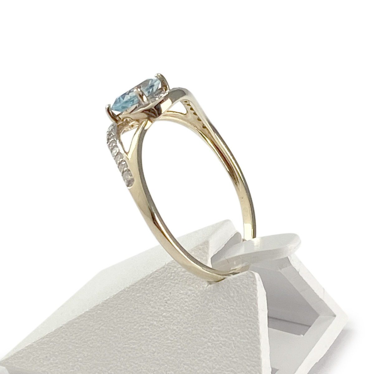 Bague d'occasion or 375 jaune topaze bleue traitée ovale et diamants