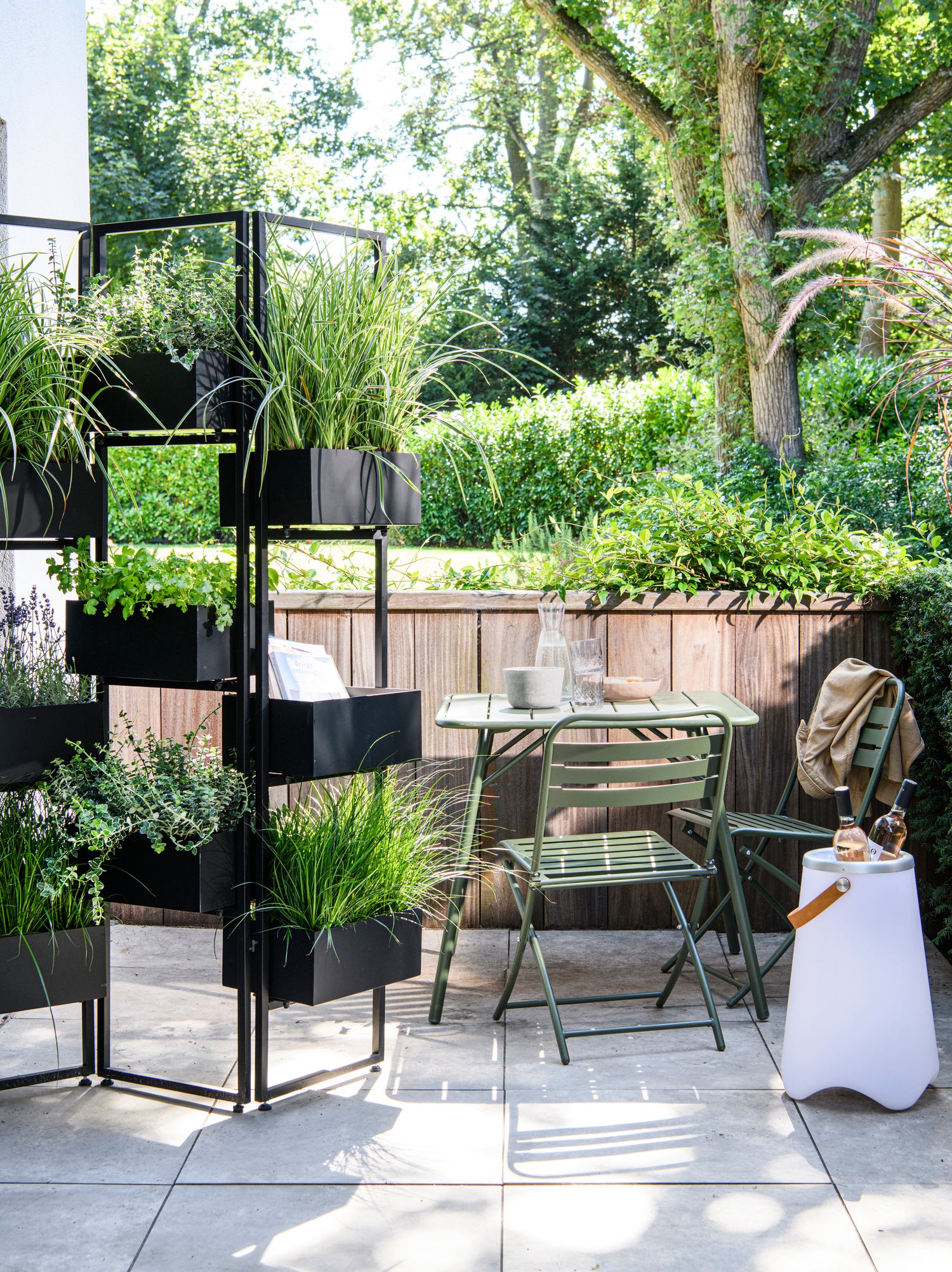 Mica Decorations tuinscherm met plantenbak Nando zwart 40 x 25 x 178 cm