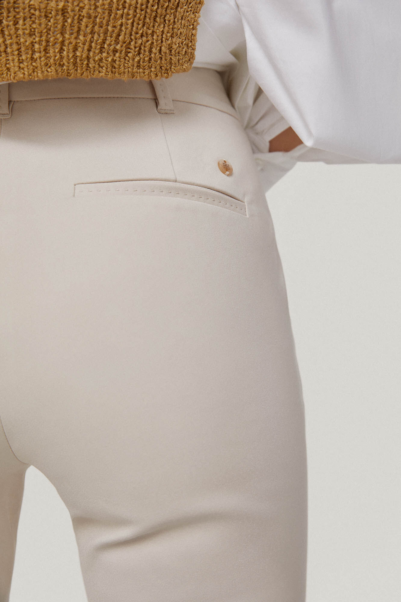Calça técnica de corte justo - Bege