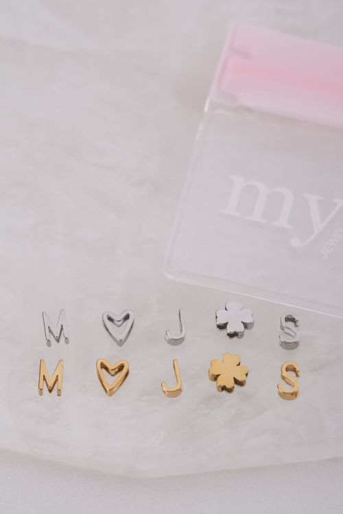 Losse initial bedel minimalistisch