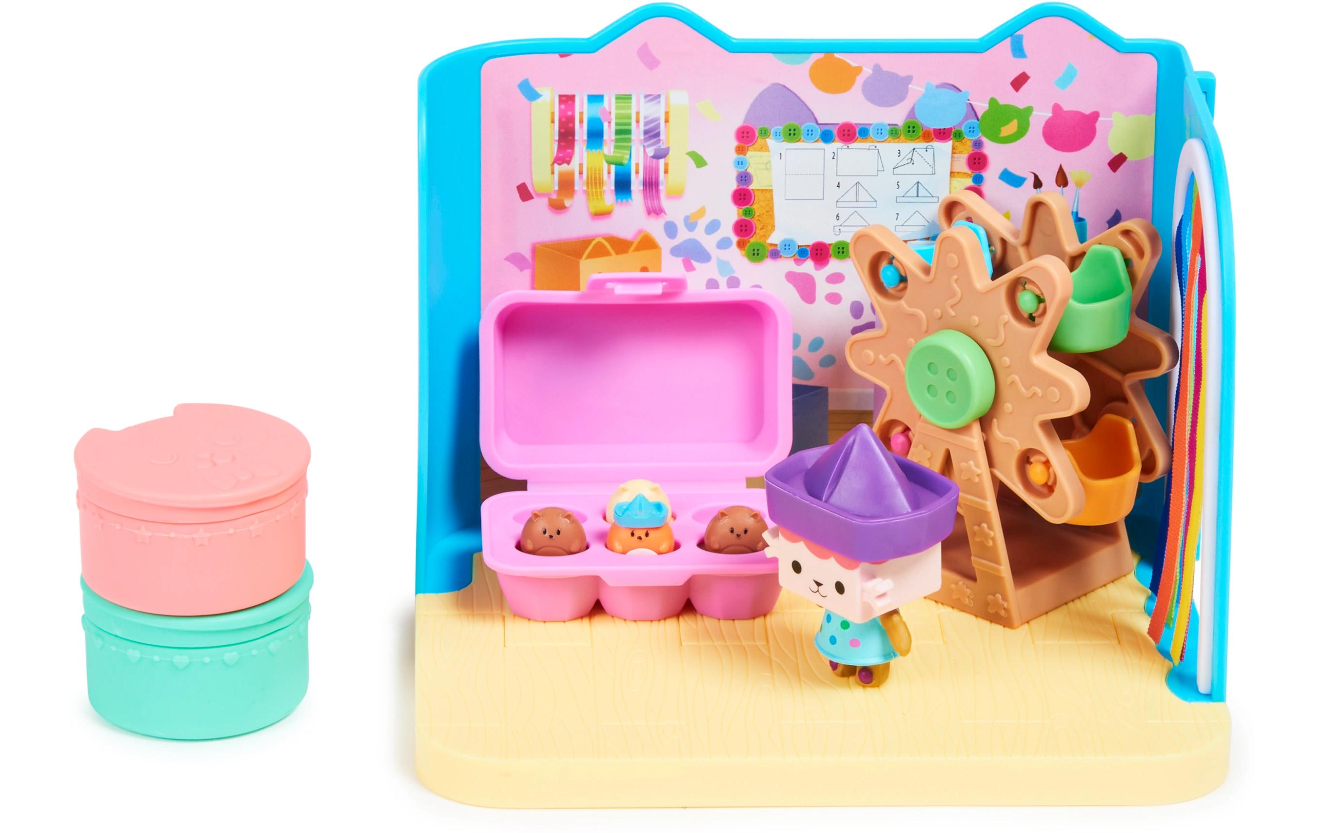 Gabby's Dollhouse Baby Box Bastelzimmer Deluxe RoomsDetaillierter 'Craft-a-riffic Room' und Bastelraum Deluxe von Baby Box