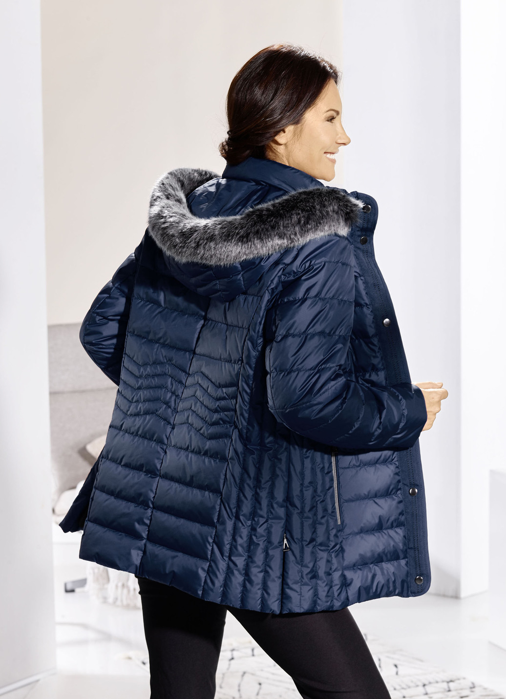 Jacke mit abnehmbarer Kapuze