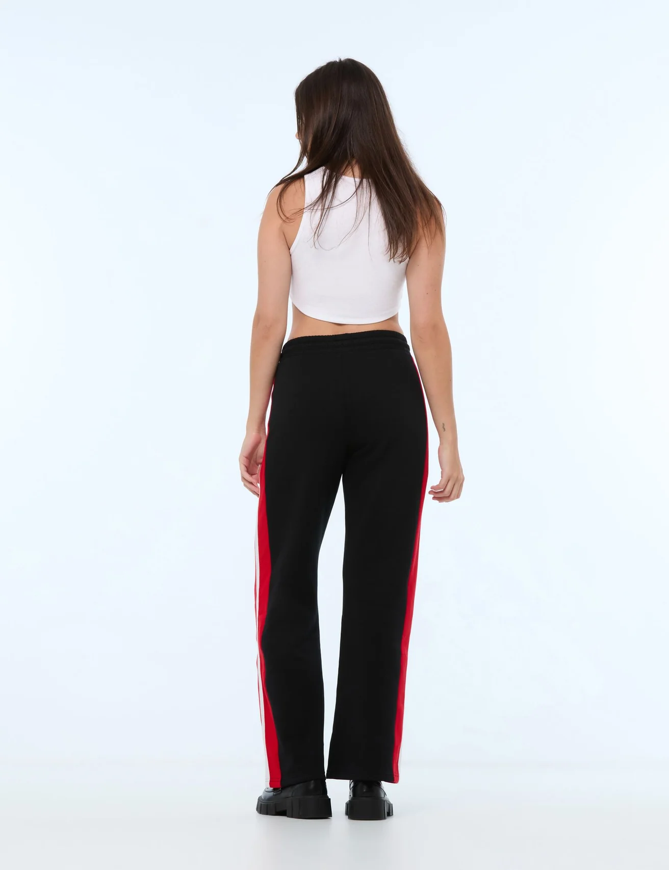 Jogging noir avec bandes rouges