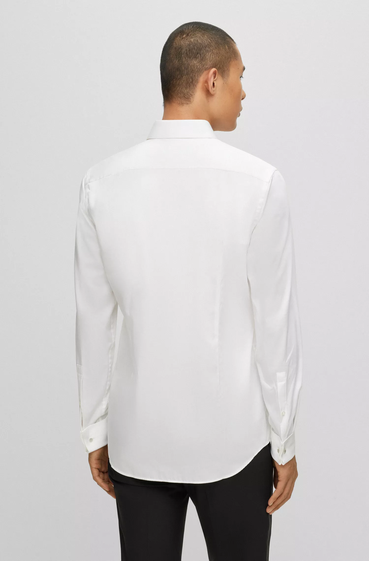 Camisa HUGO vermelha de corte slim em cetim de algodão elástico.
