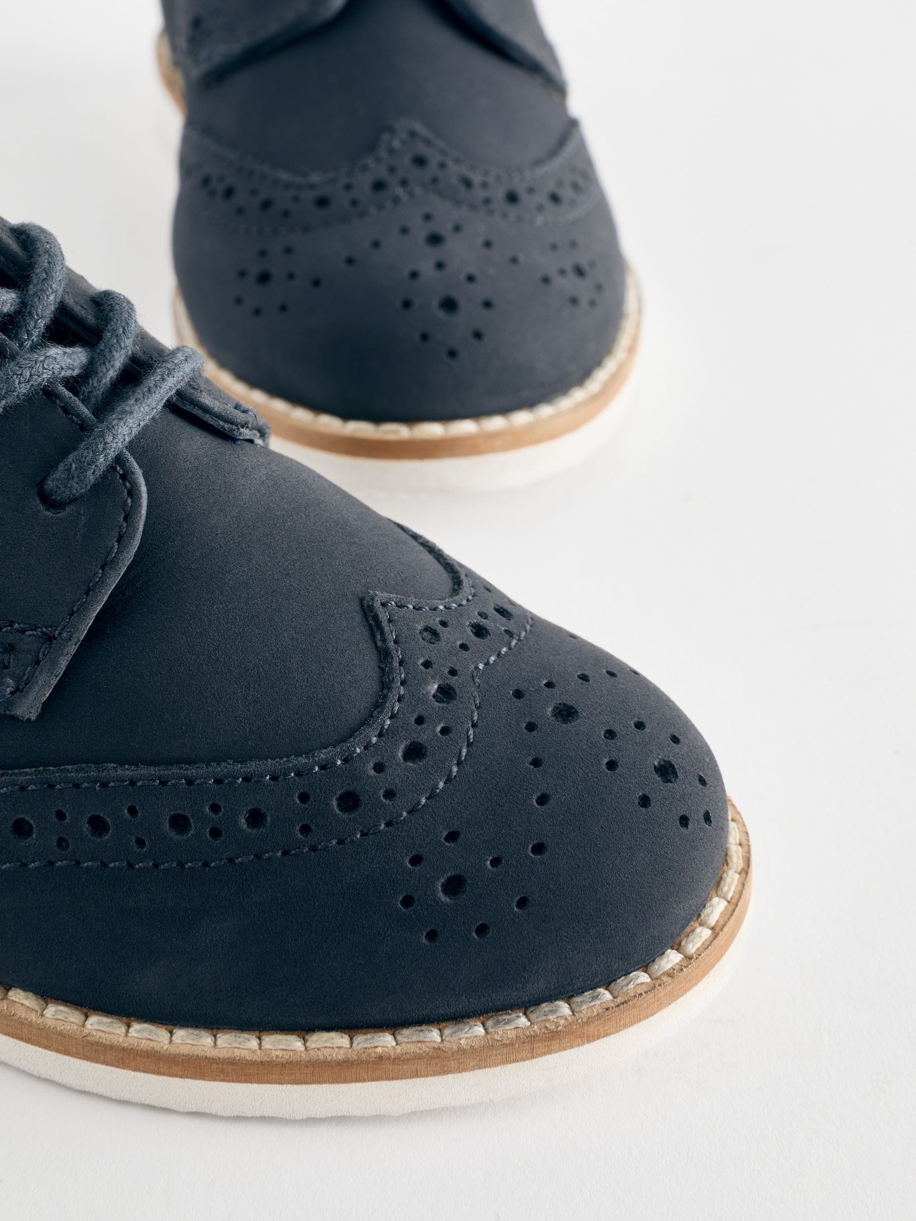 Marineblauw - Modieuze brogues van leer