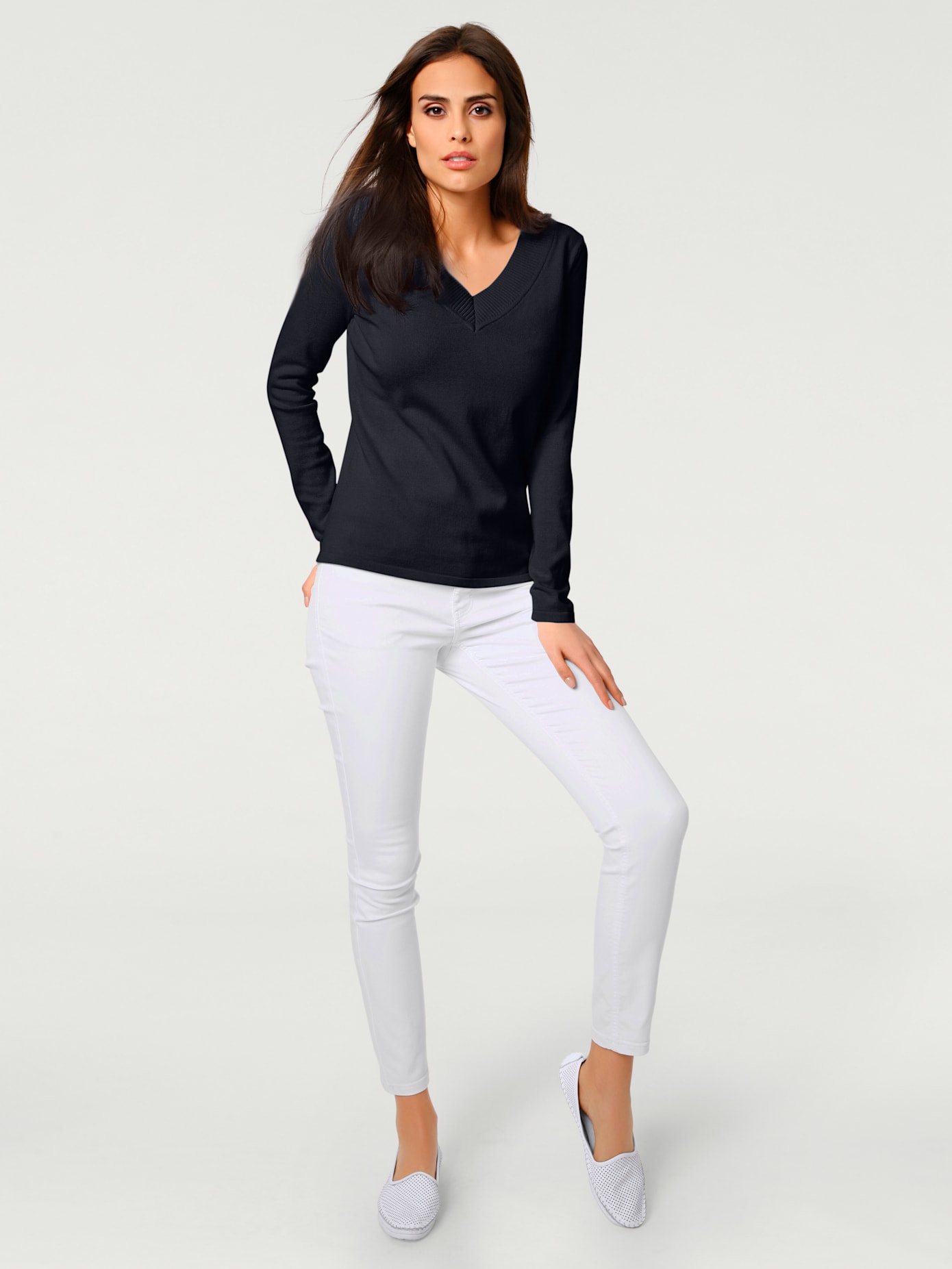 Joli pull basique à encolure en v