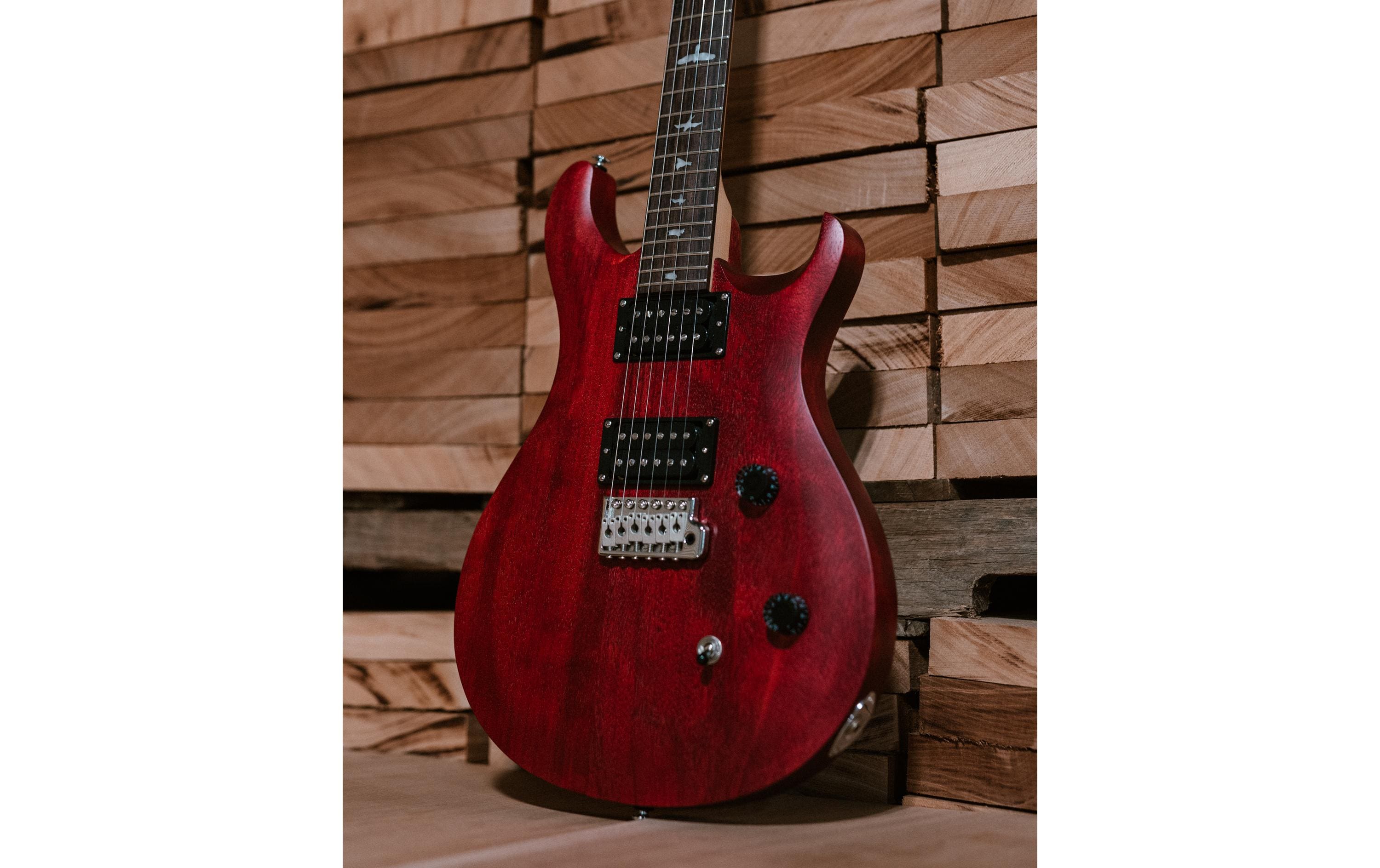 E-Gitarre SE CE 24 Standard Satin Vintage Cherry<br>Moderne Ausgabe der Allzweck-Gitarre