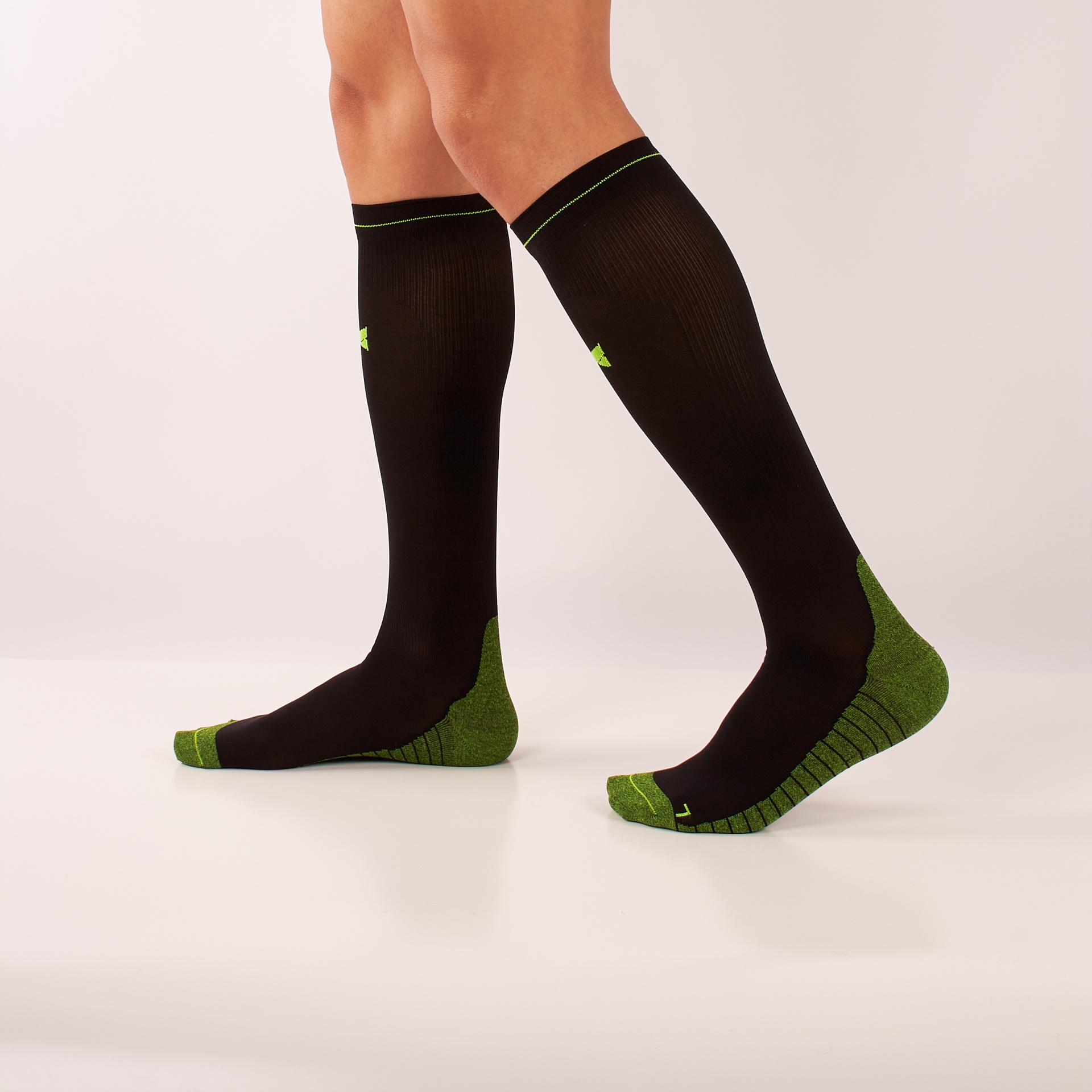 Pacote com 2 pares de meias esportivas de compressão graduada Xtreme Sockswear