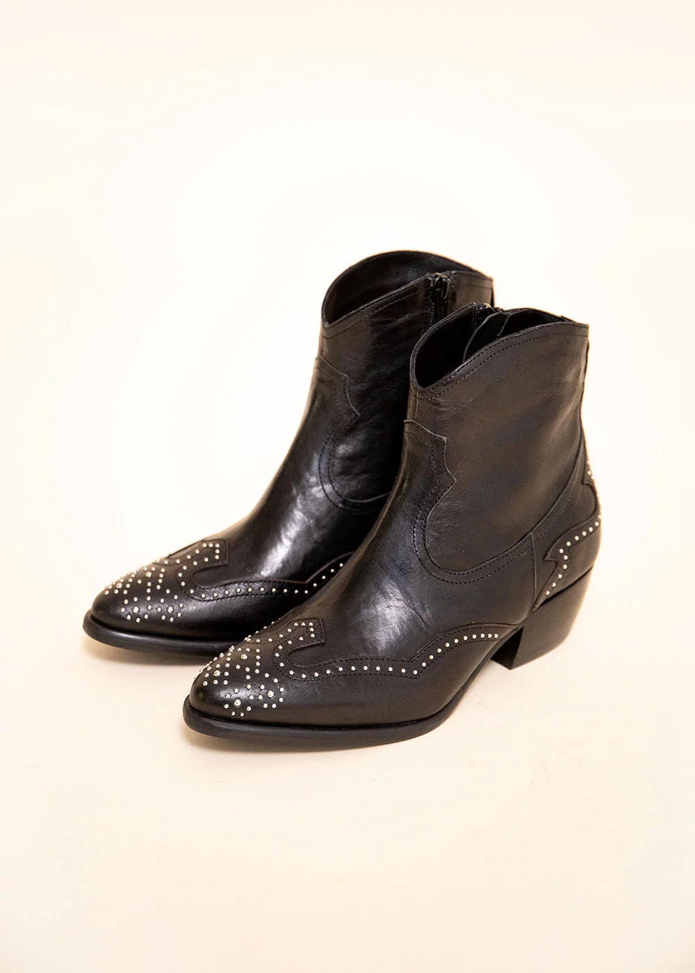 BOOTS STELLA CLOUS CUIR NOIR