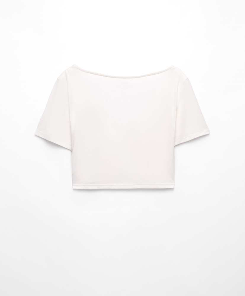 Top cropped com detalhe em modal