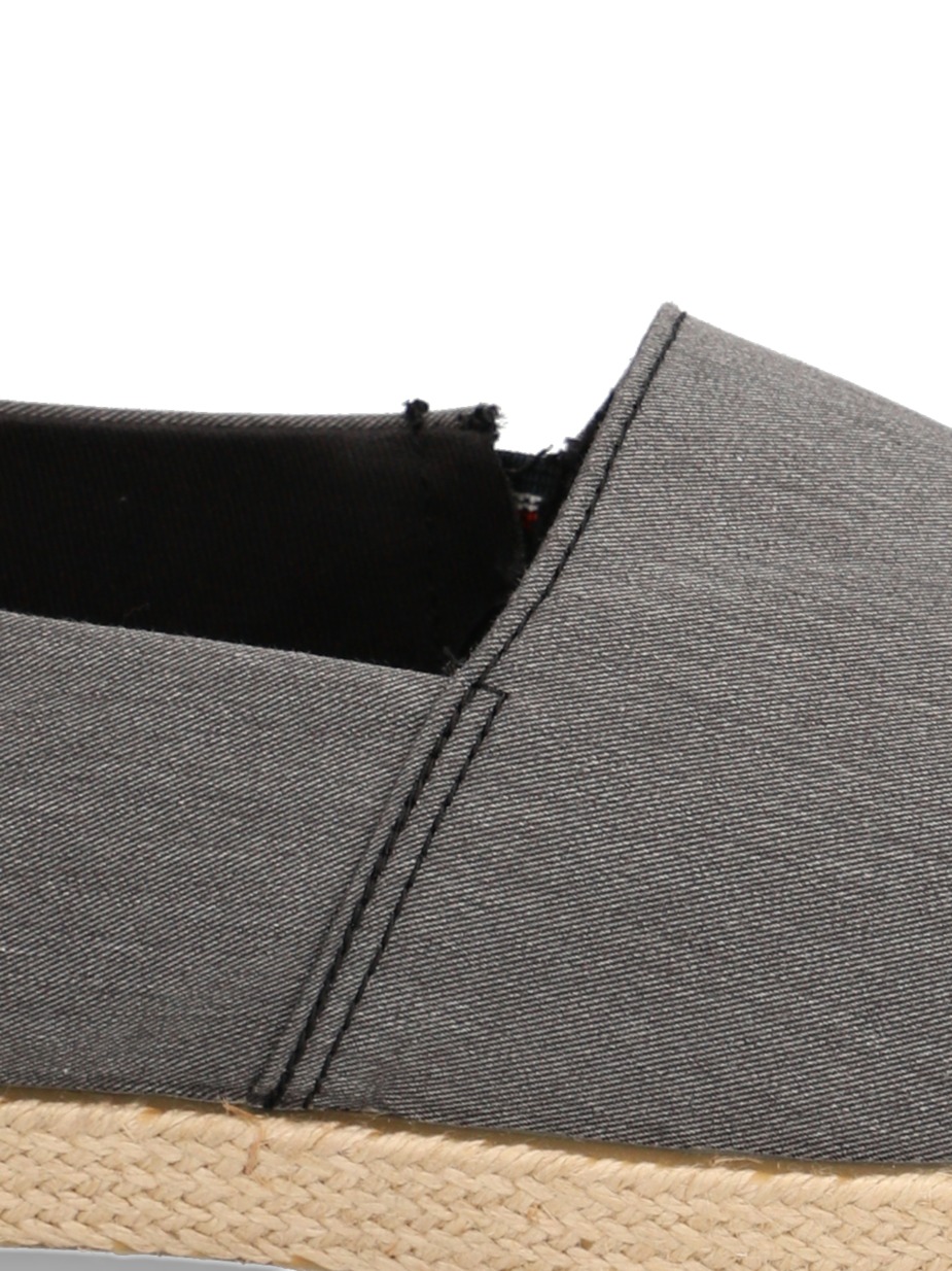 RECYCLED CHAMBRAY SLIP ON