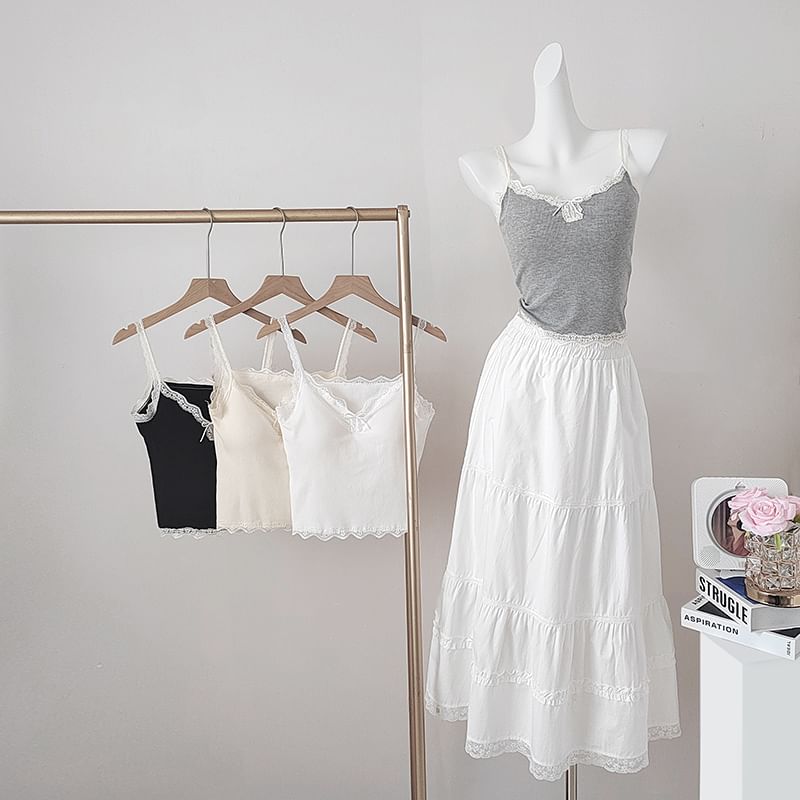 Dute - V-hals camisole top met kanten rand en vulling