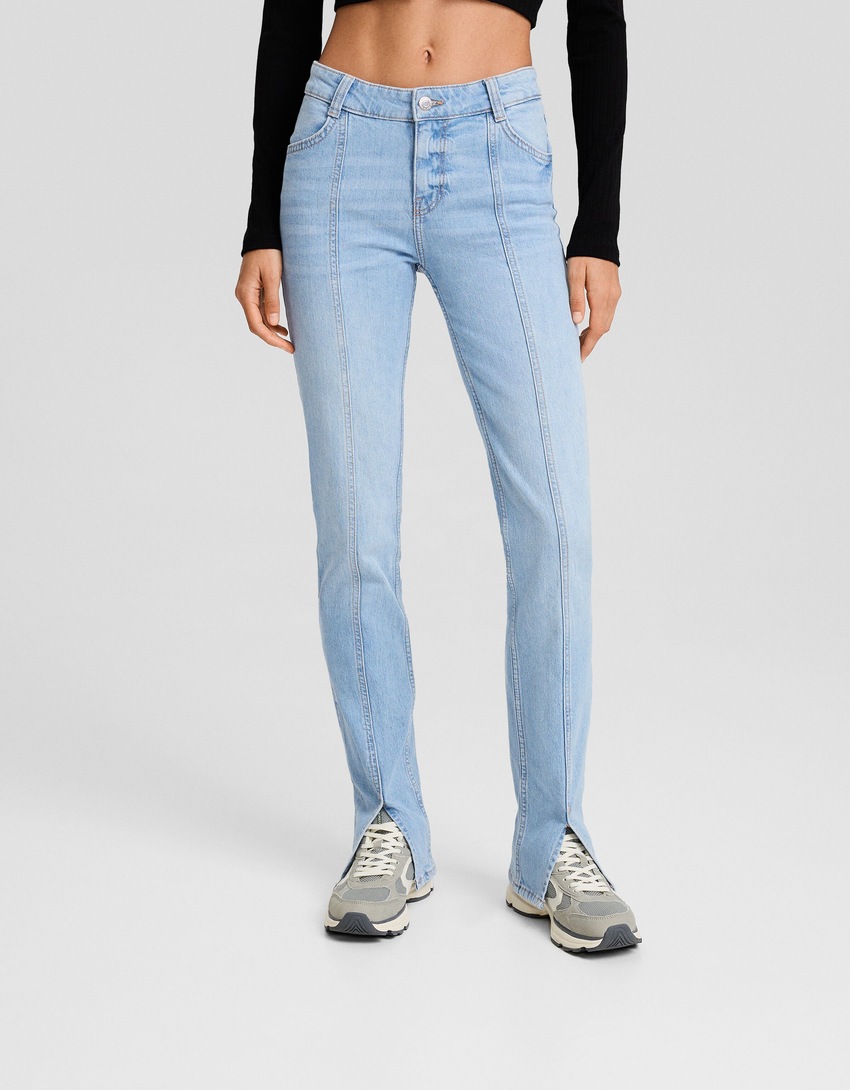 Calça jeans skinny de cintura baixa com fenda frontal