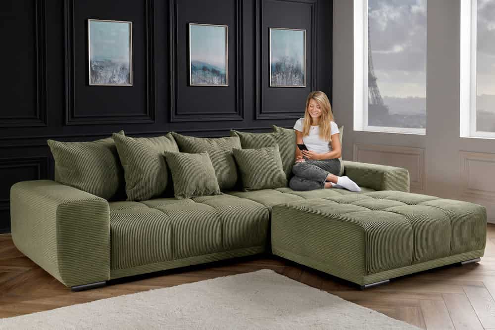 Modernes XXL Sofa ELEGANCIA 285cm grün Cord Federkern inklusive Kissen Bigsofa