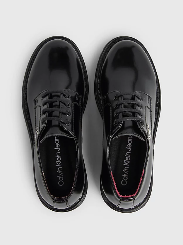 Sapatos infantis com cadarço