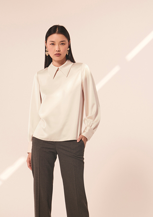 Top Tiannaécru en satin fluide