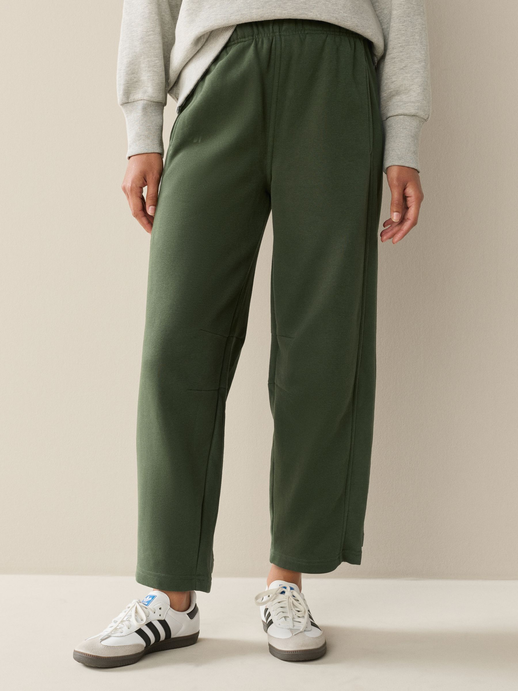Kakigroen - Superzachte Peached Essentials Cocoon joggingbroeken met barrel pijpen
