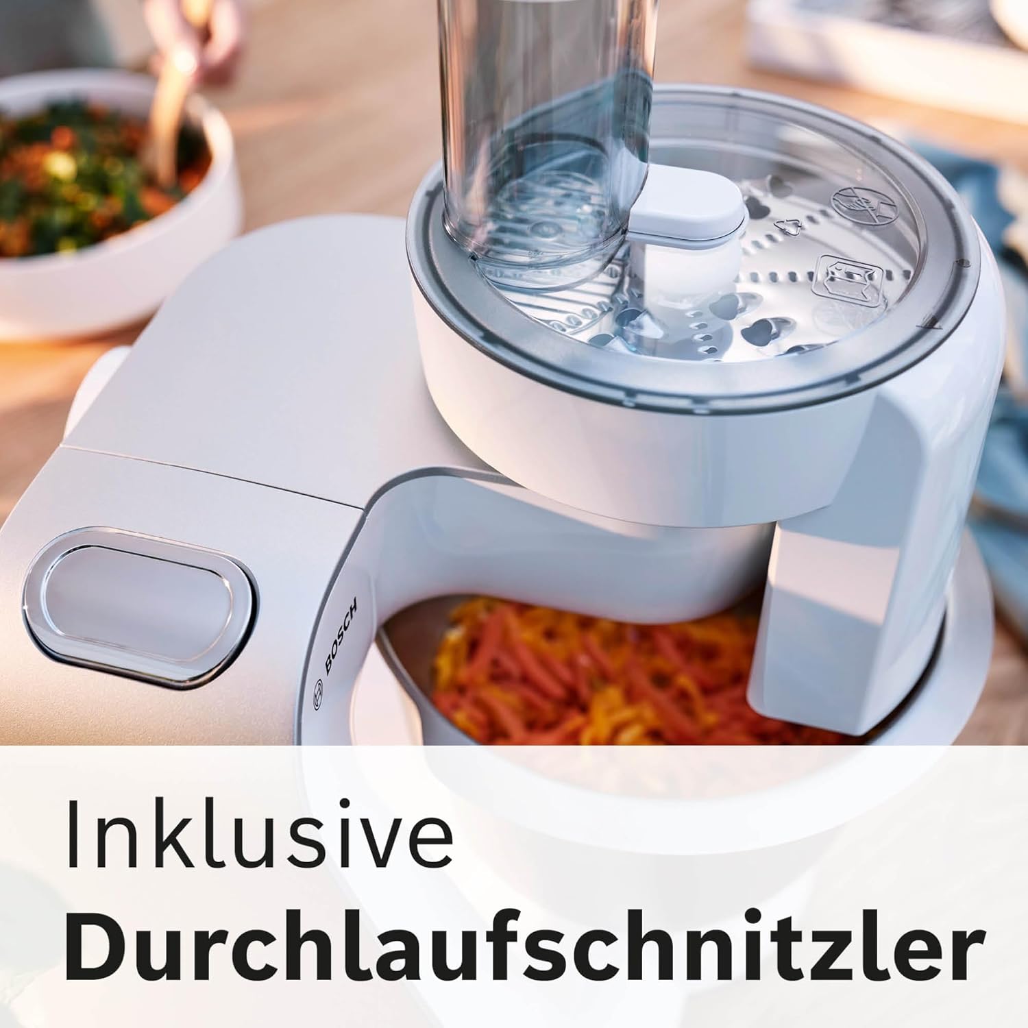 Bosch Küchenmaschine Serie 4, Edelstahl-Schüssel 3,9 L, Patisserie-Set Edelstahl, Knethaken, Schlagbesen, Rührbesen, Durchlaufschnitzler, 3 Scheiben, 1000 W, weiß/silber, MUM58210
