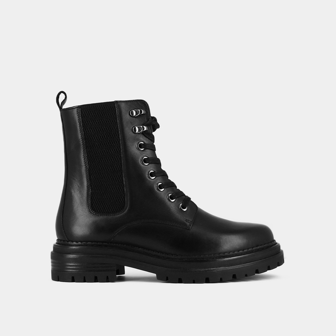 Boots à lacets et semelles crantées  en cuir noir