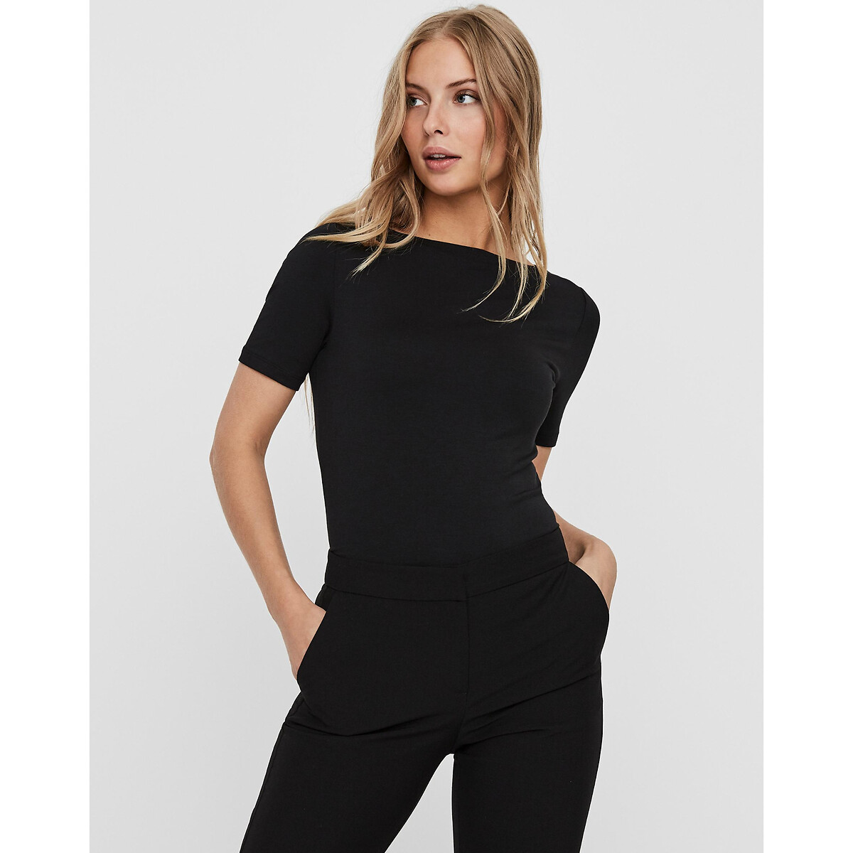 VERO MODA<br>Camiseta com decote canoa e mangas curtas